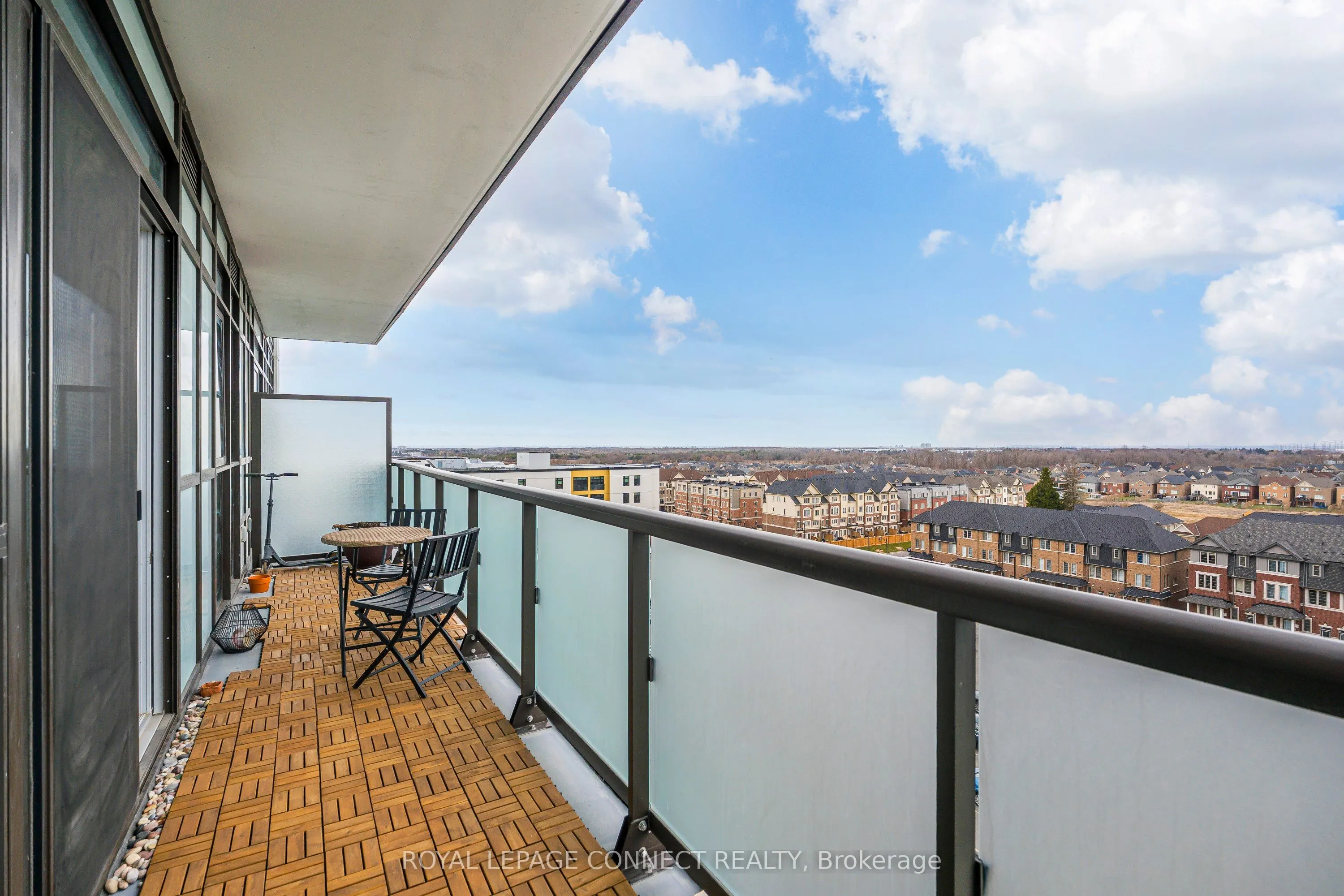 2550 Simcoe Street N, #718
