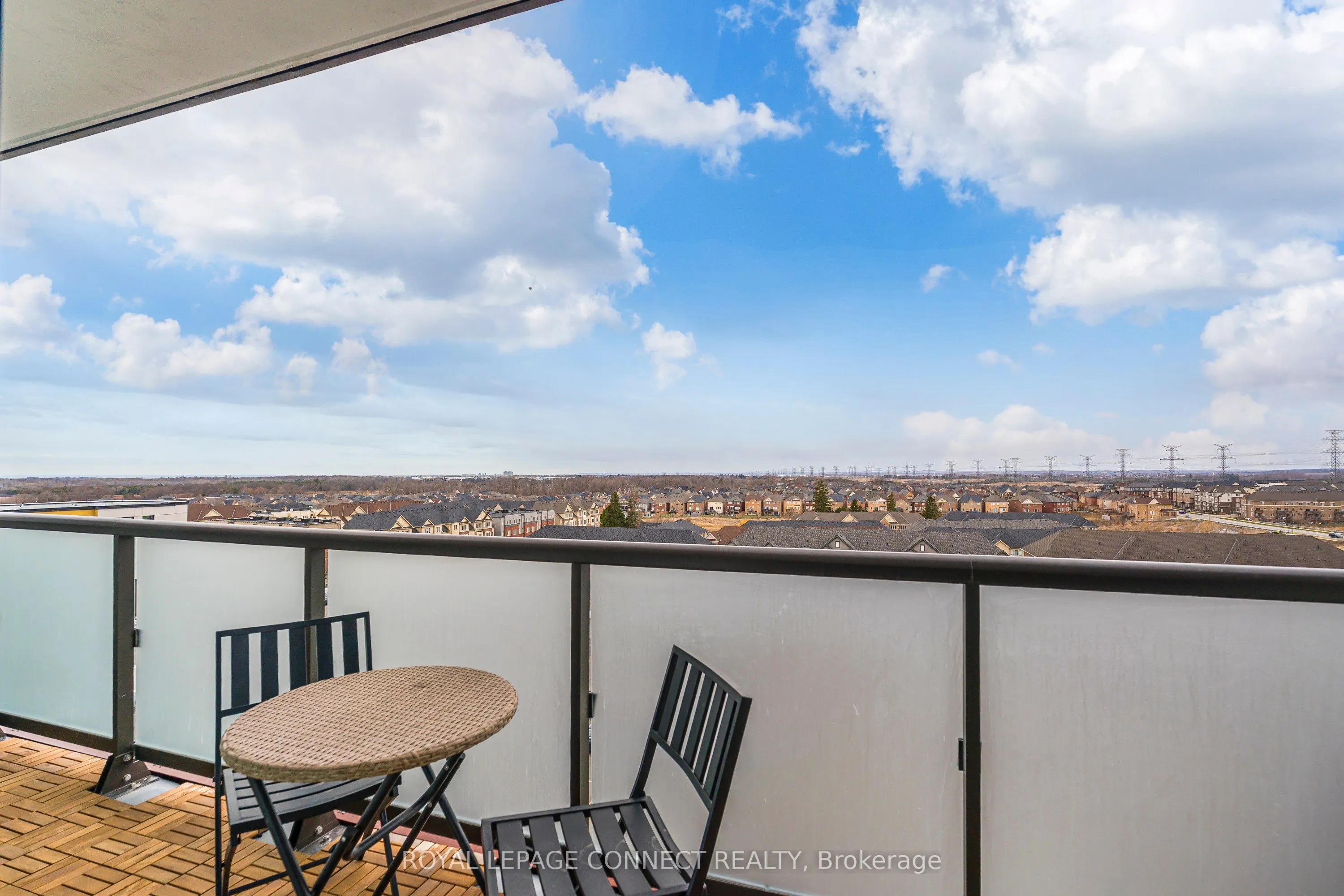 2550 Simcoe Street N, #718
