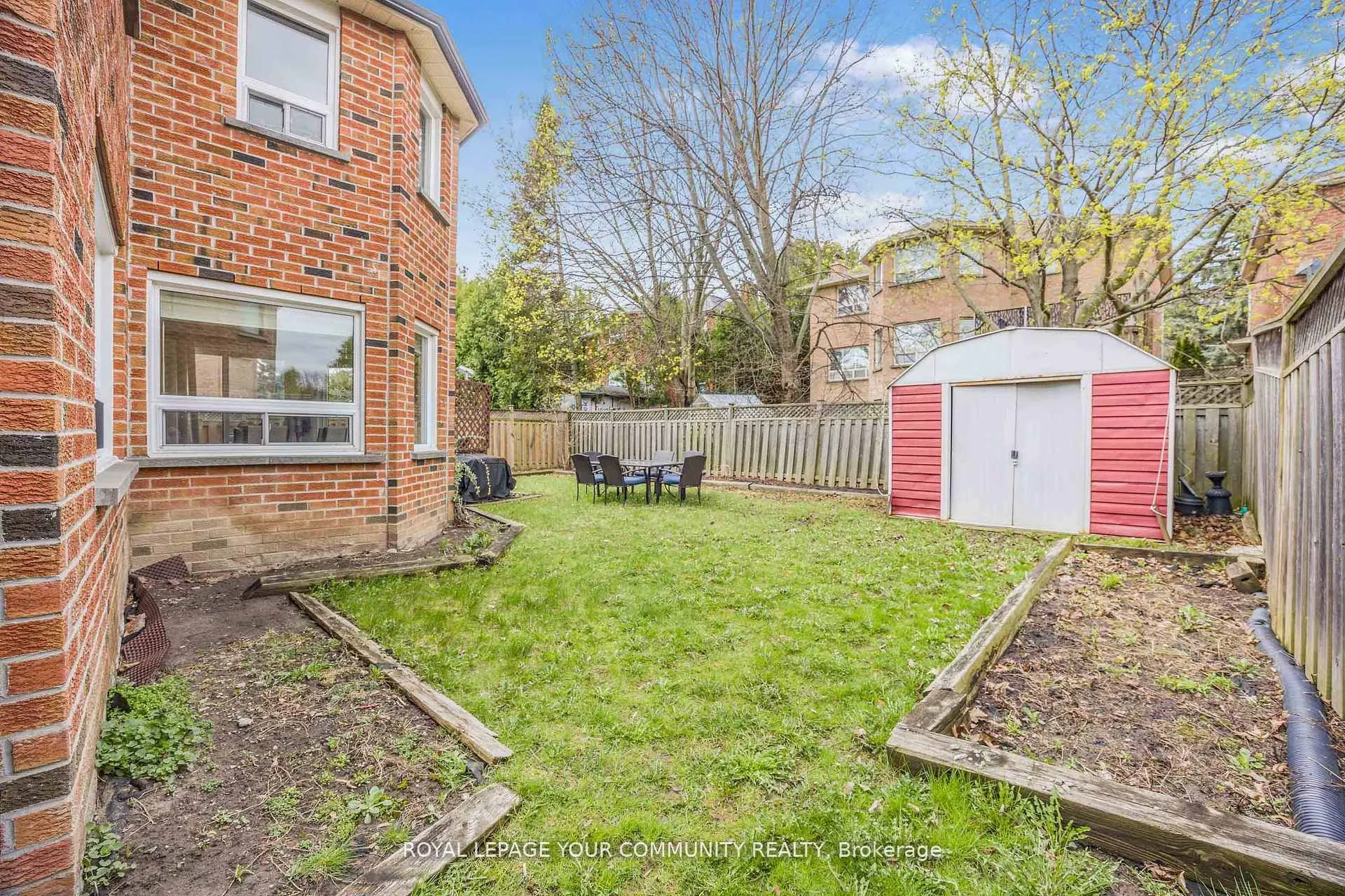 261 Hoover Drive W