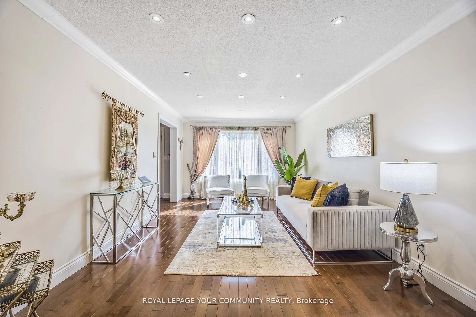 261 Hoover Drive W