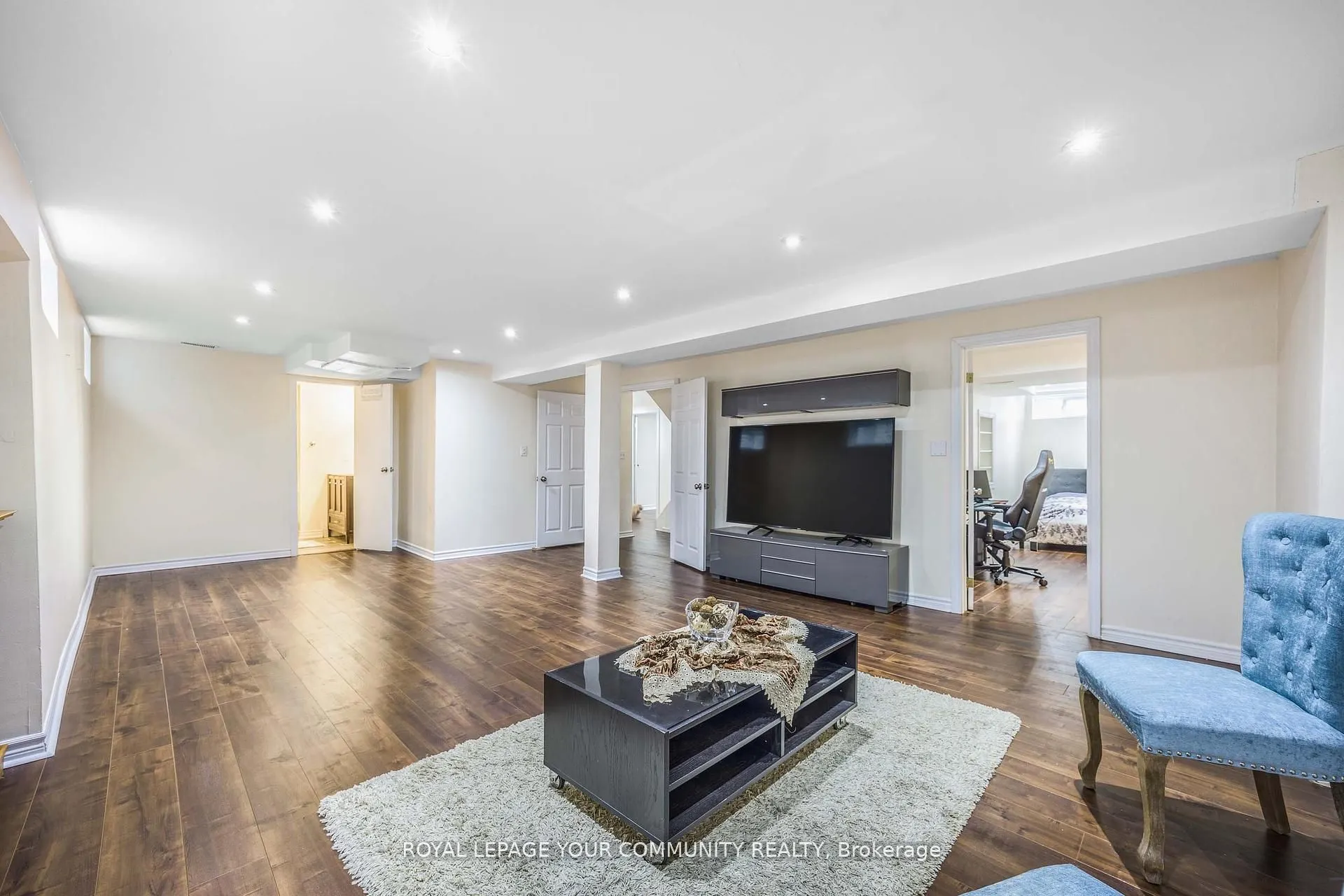 261 Hoover Drive W