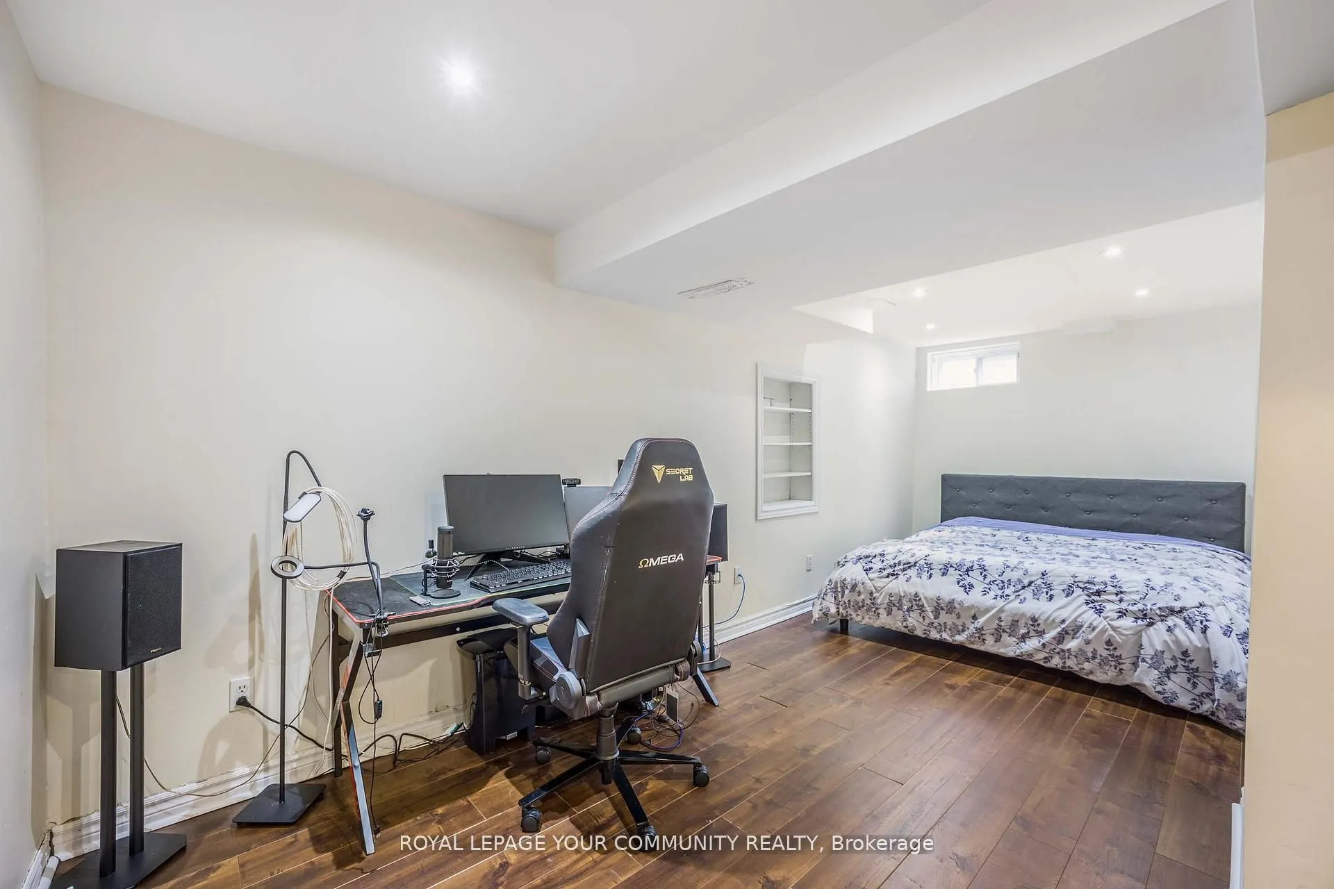 261 Hoover Drive W