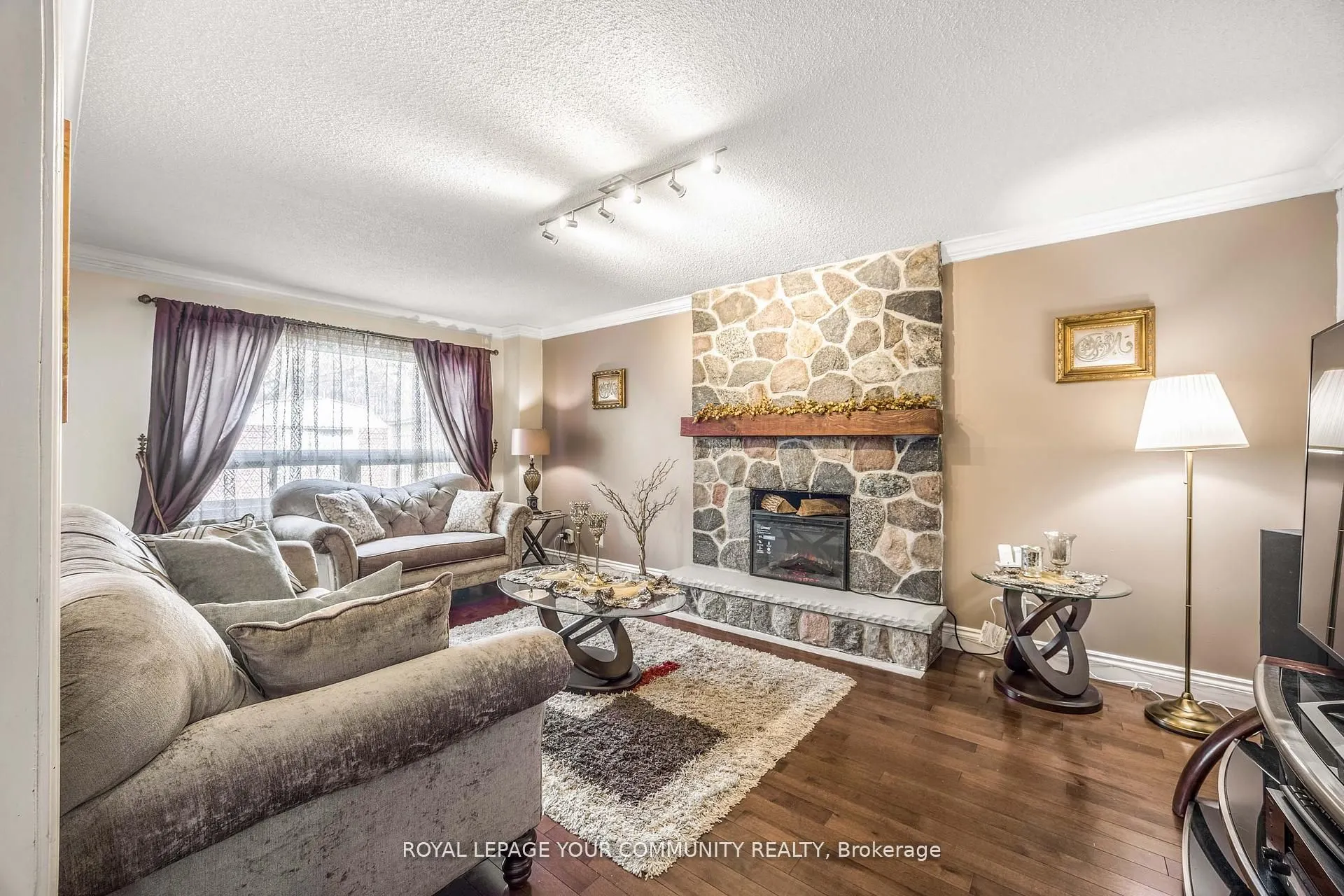 261 Hoover Drive W