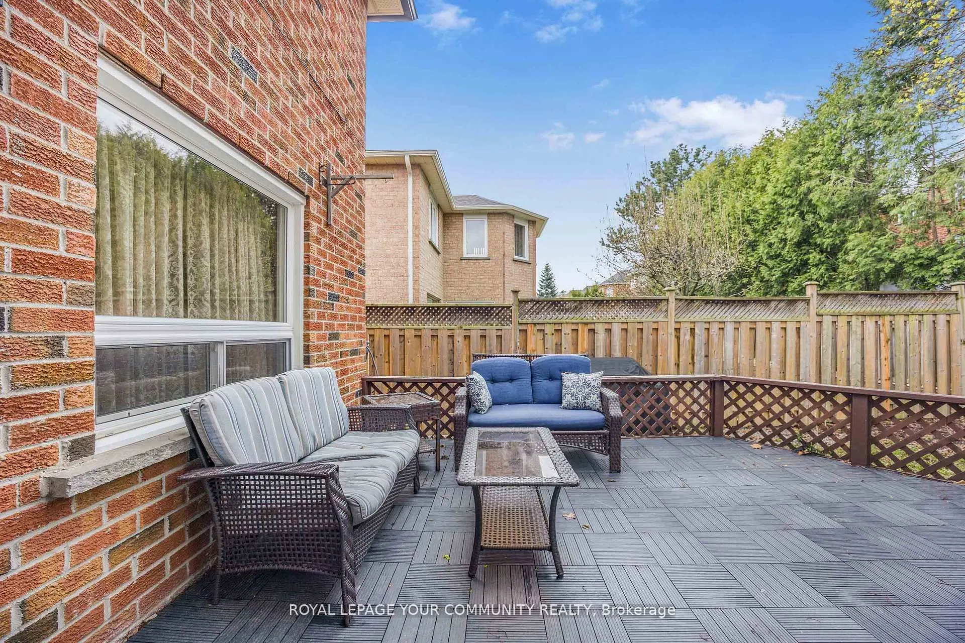 261 Hoover Drive W