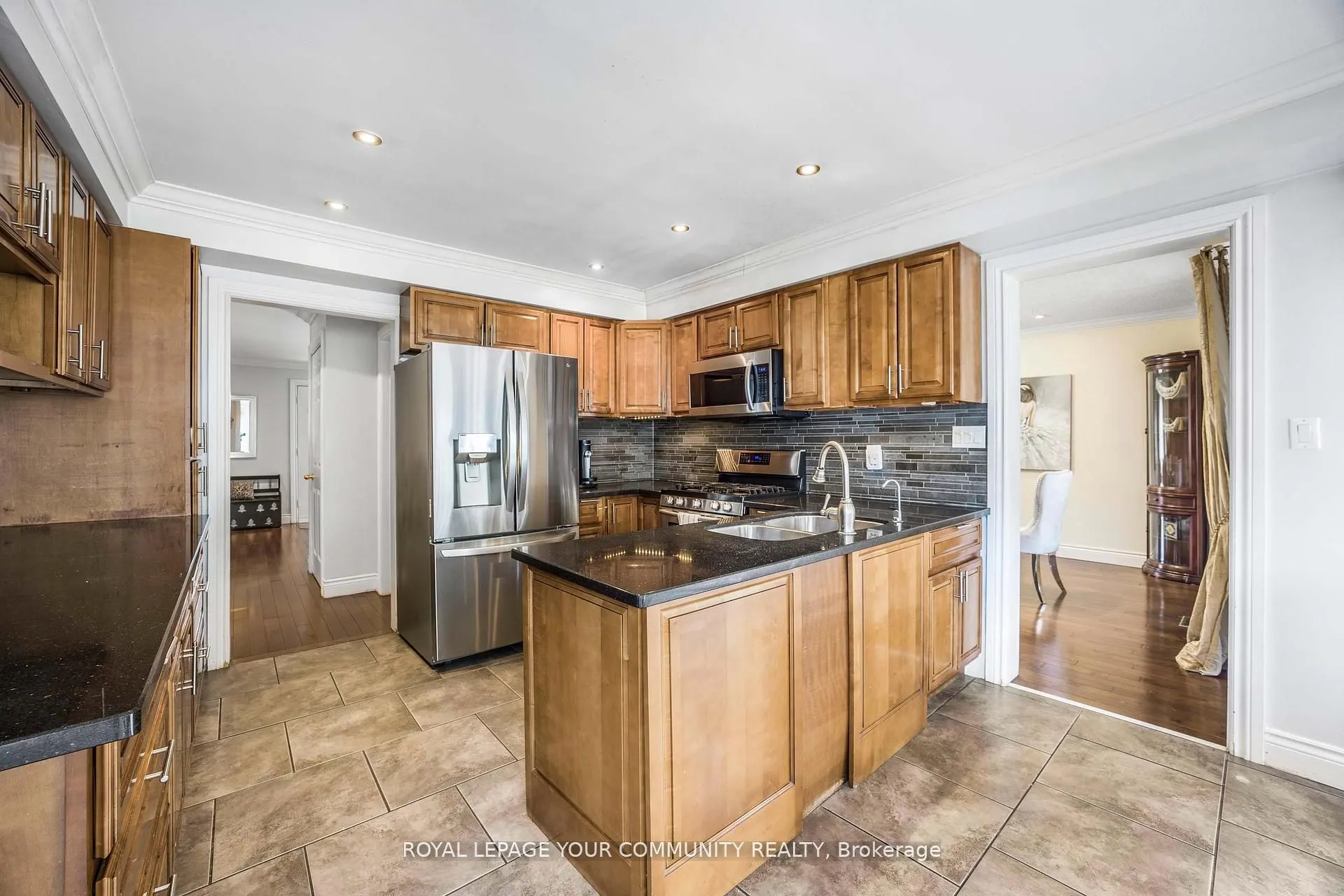 261 Hoover Drive W