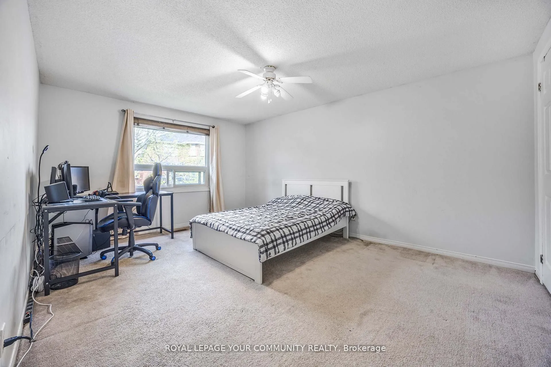 261 Hoover Drive W