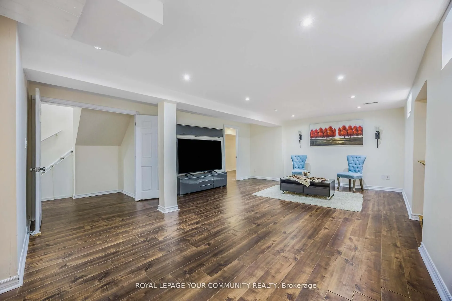 261 Hoover Drive W
