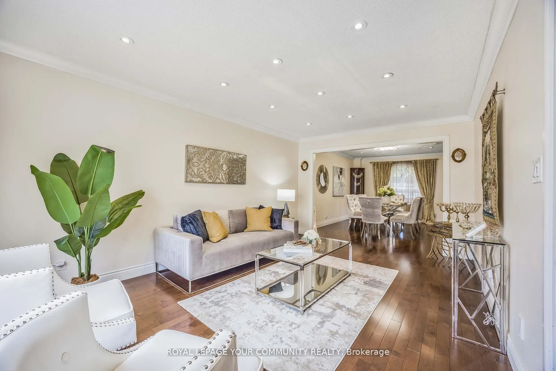 261 Hoover Drive W