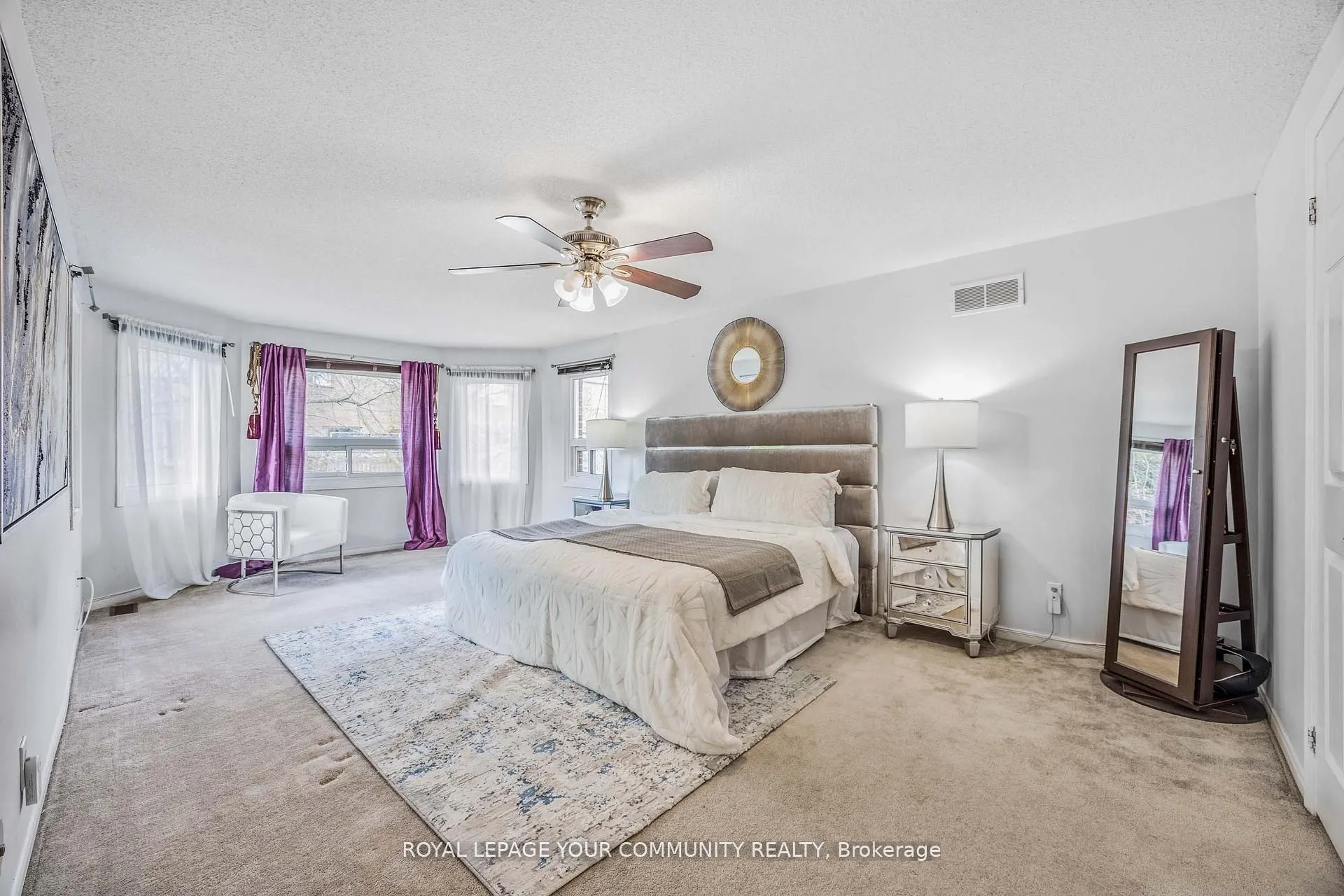 261 Hoover Drive W