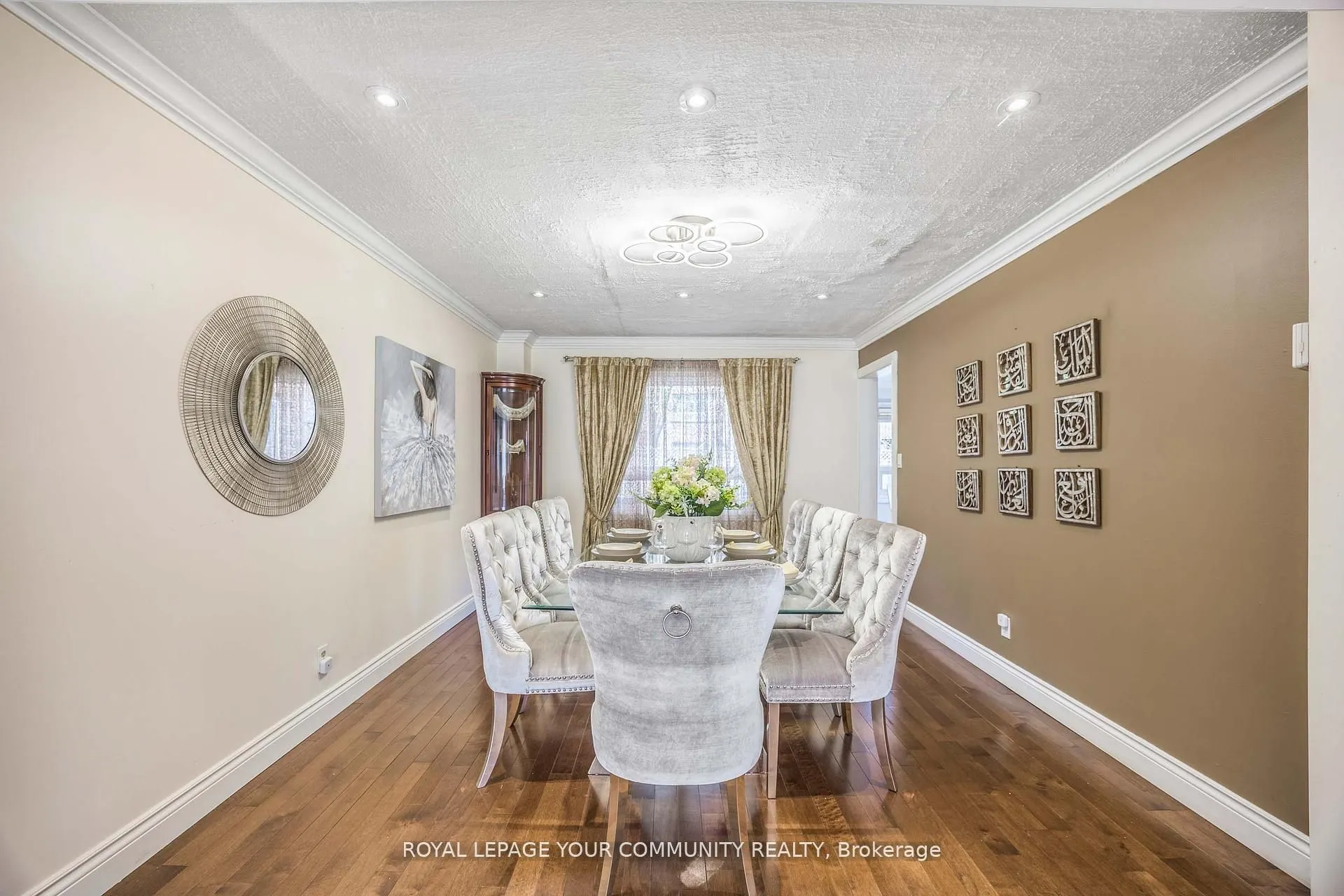 261 Hoover Drive W