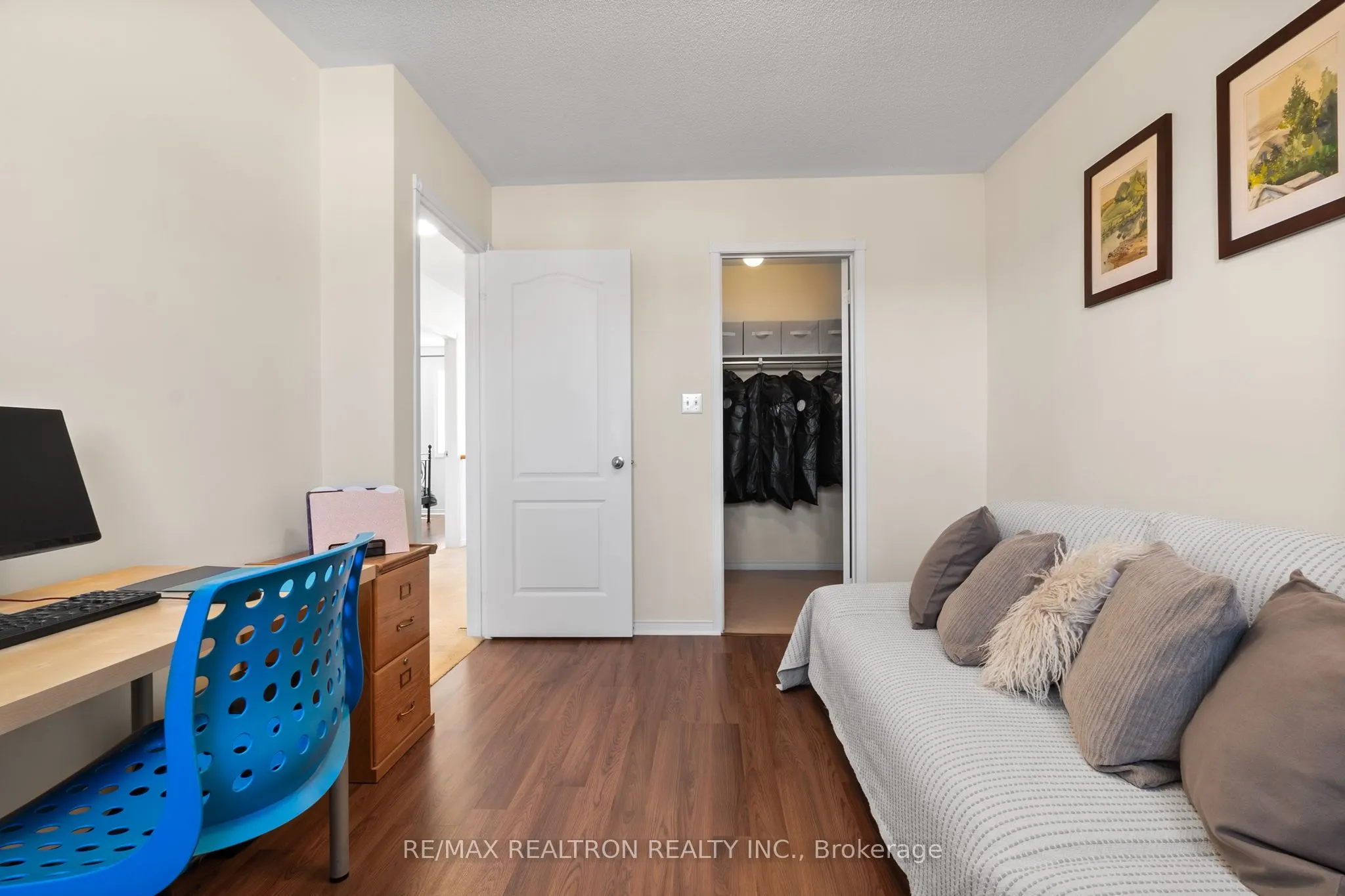 1308 Ashgrove Crescent