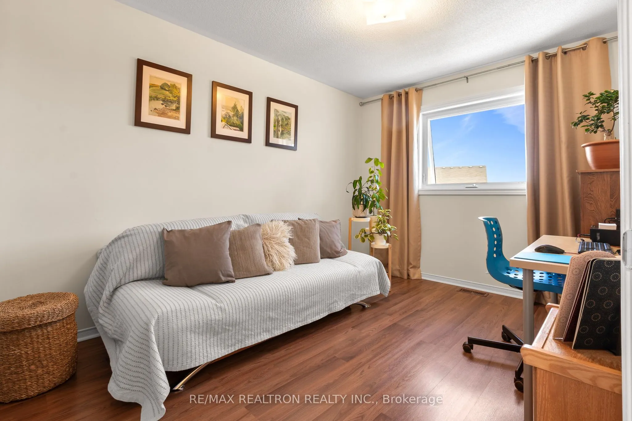 1308 Ashgrove Crescent