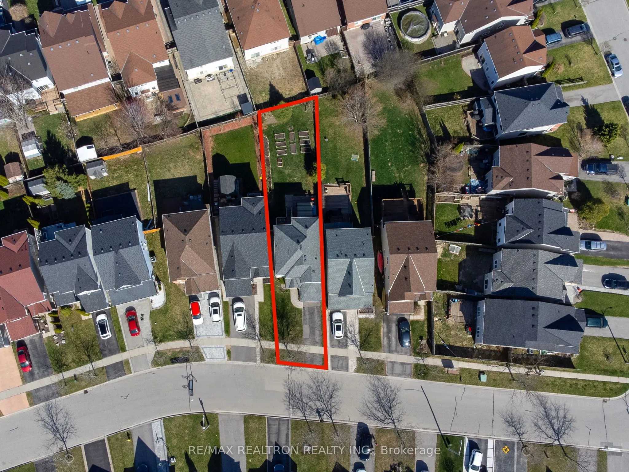 1308 Ashgrove Crescent