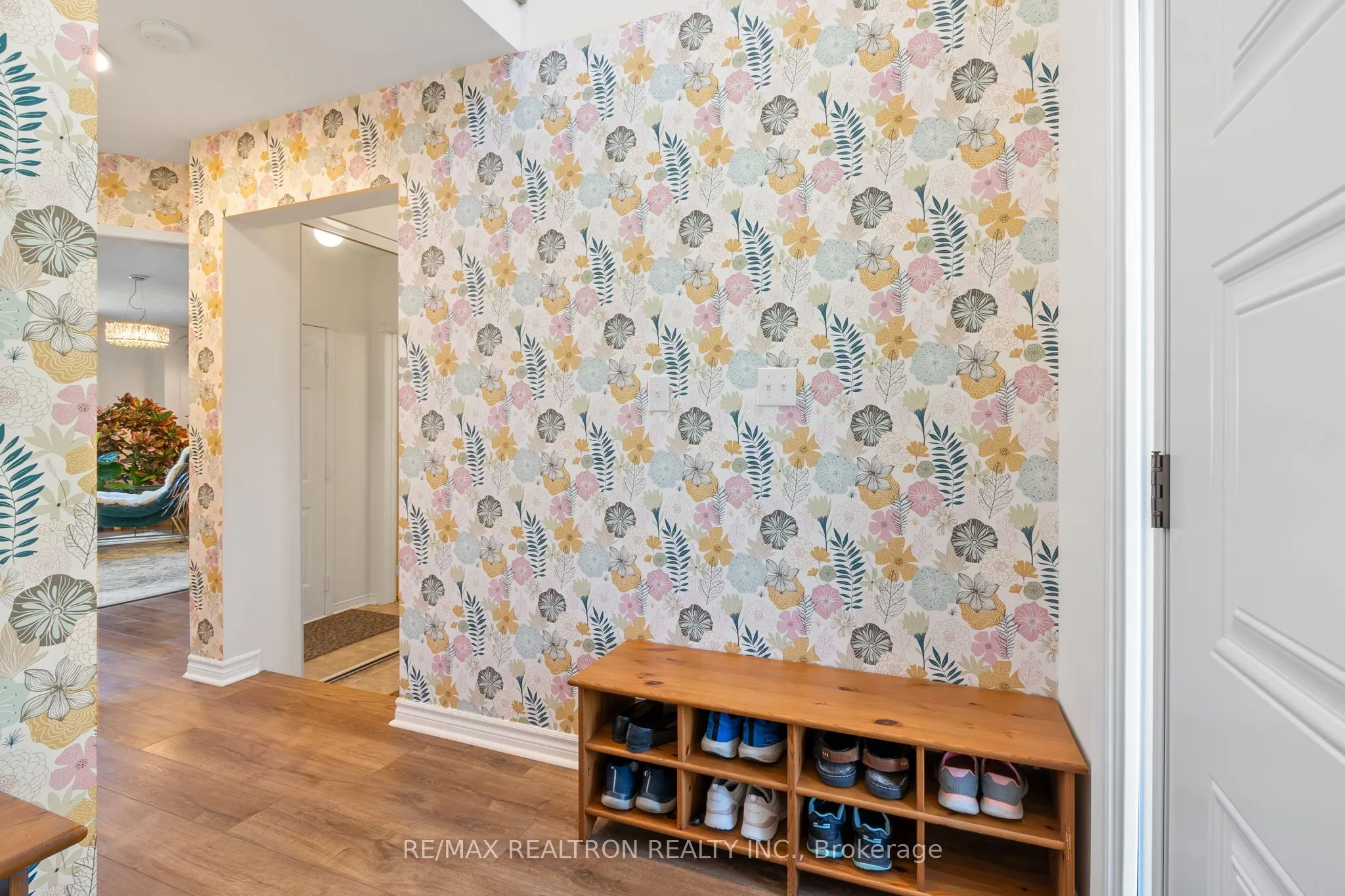 1308 Ashgrove Crescent