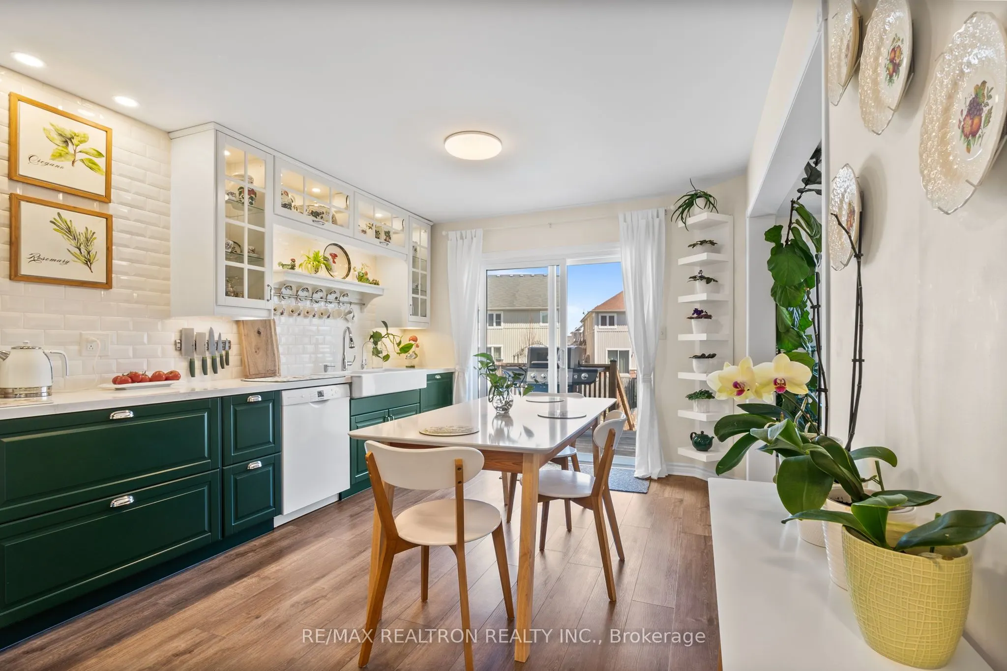 1308 Ashgrove Crescent