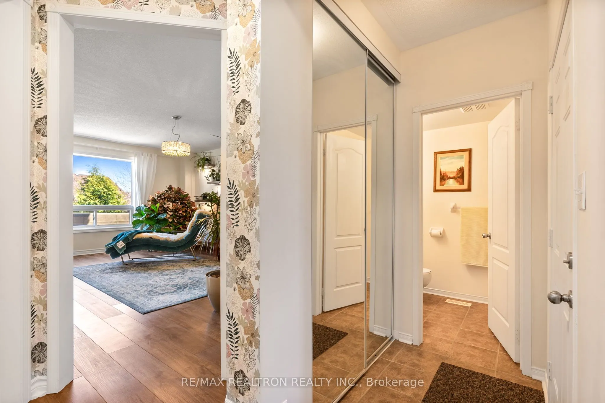 1308 Ashgrove Crescent