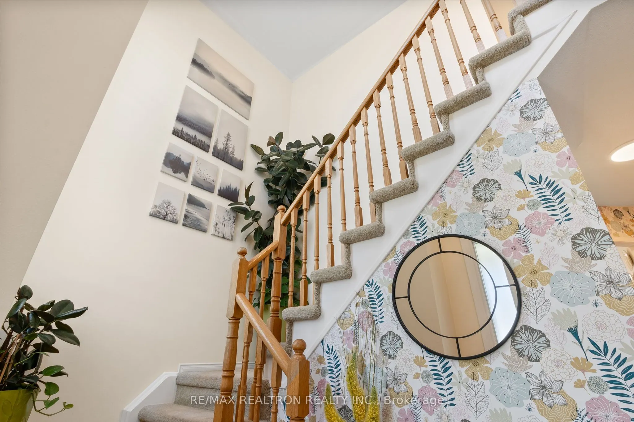 1308 Ashgrove Crescent