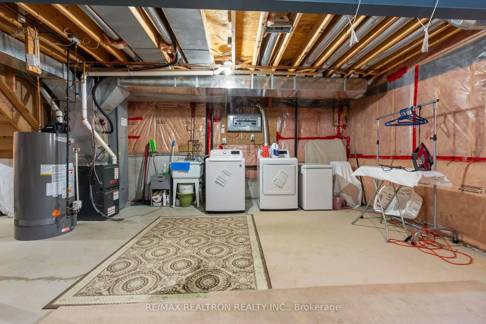 1308 Ashgrove Crescent