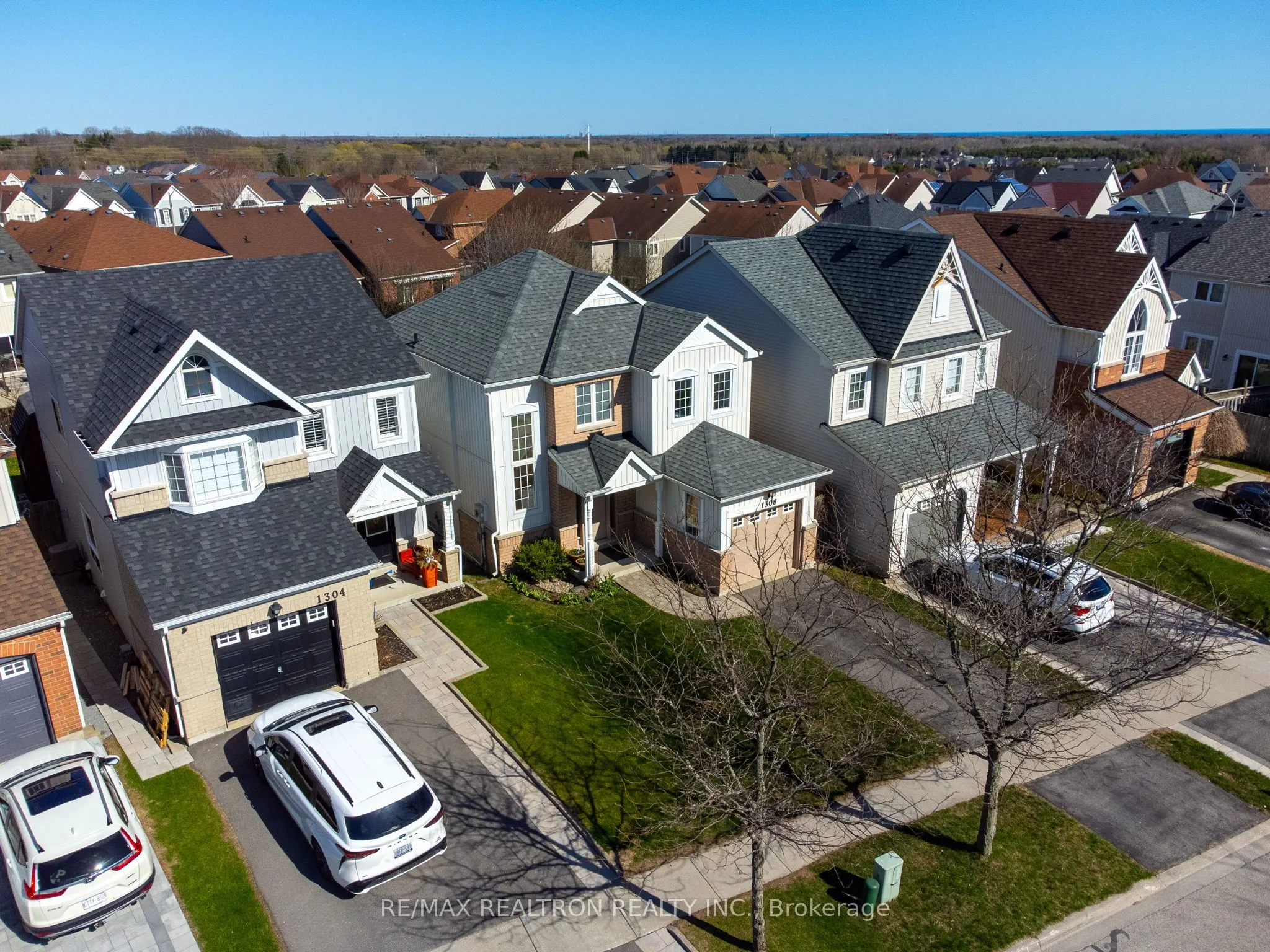 1308 Ashgrove Crescent