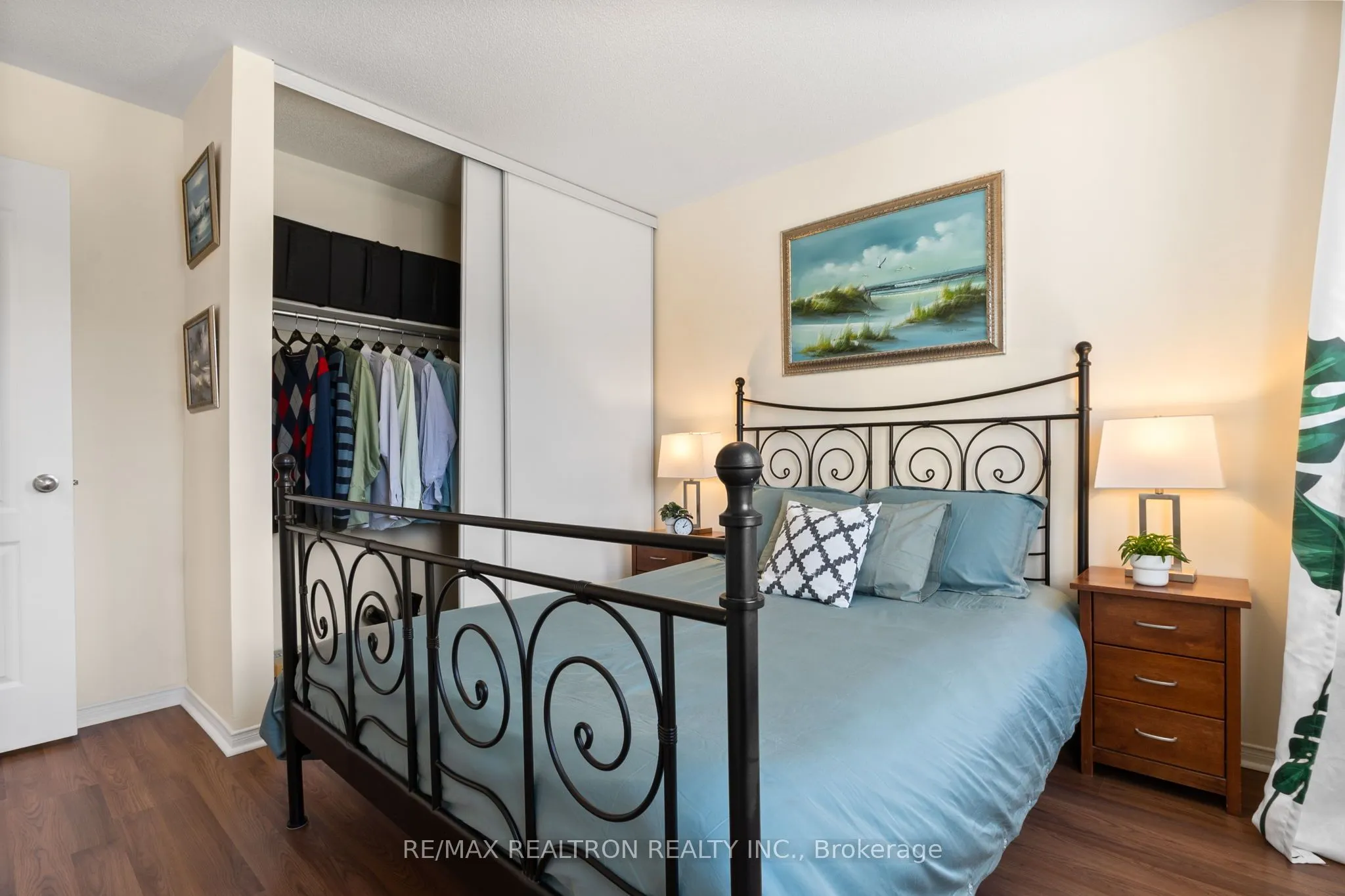 1308 Ashgrove Crescent