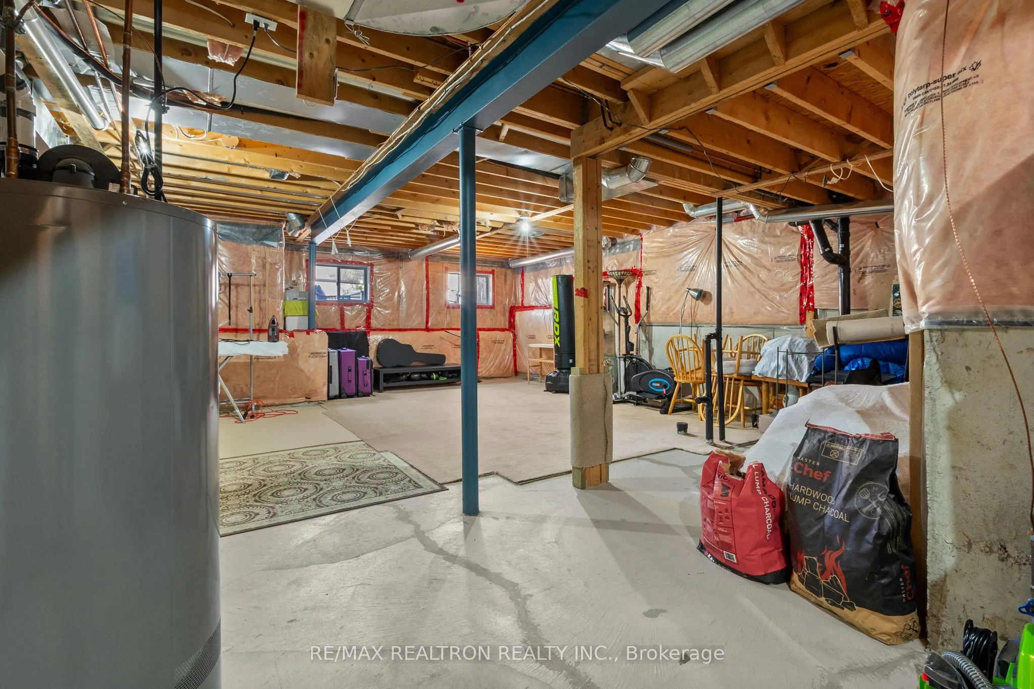 1308 Ashgrove Crescent