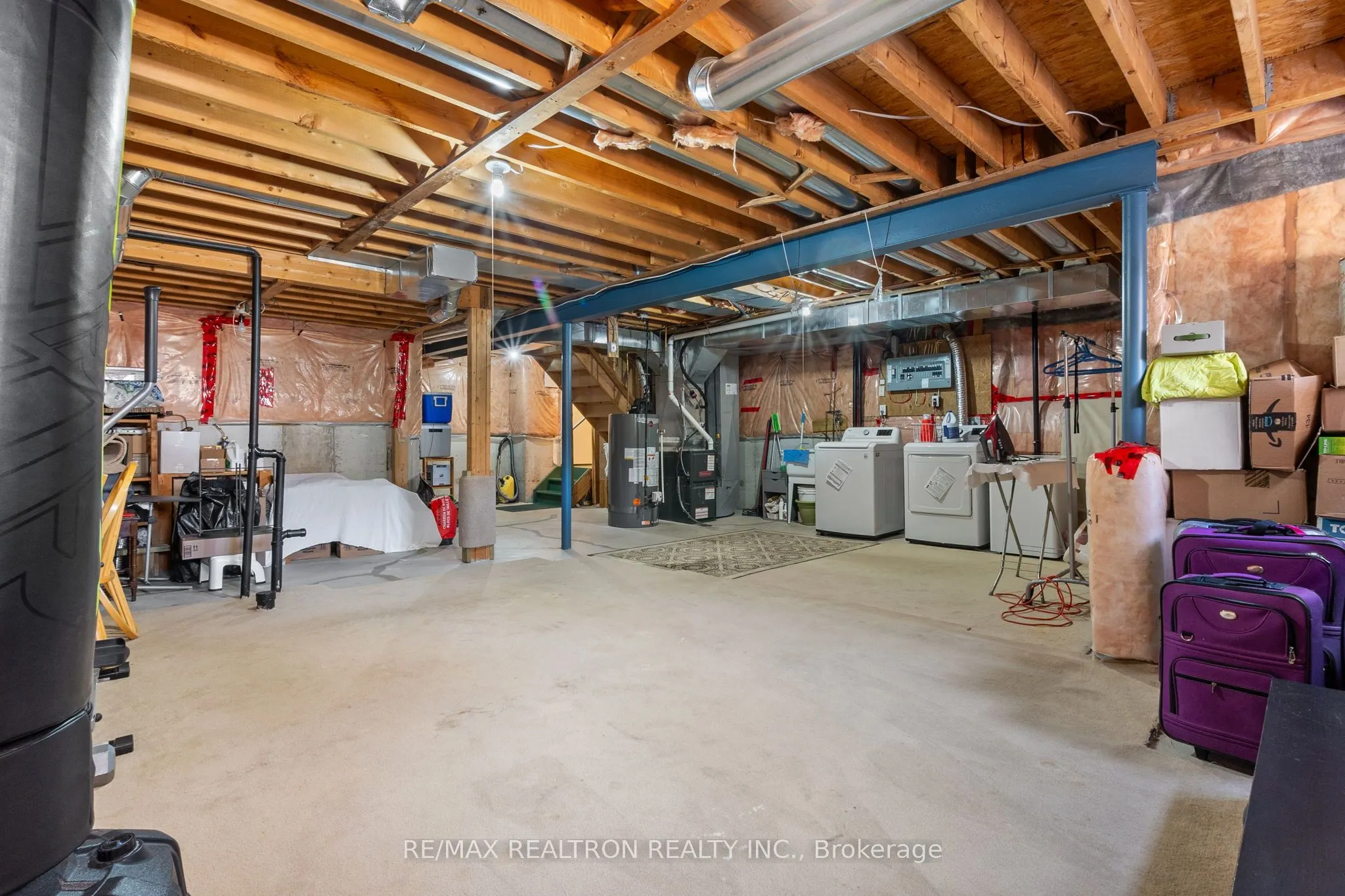 1308 Ashgrove Crescent