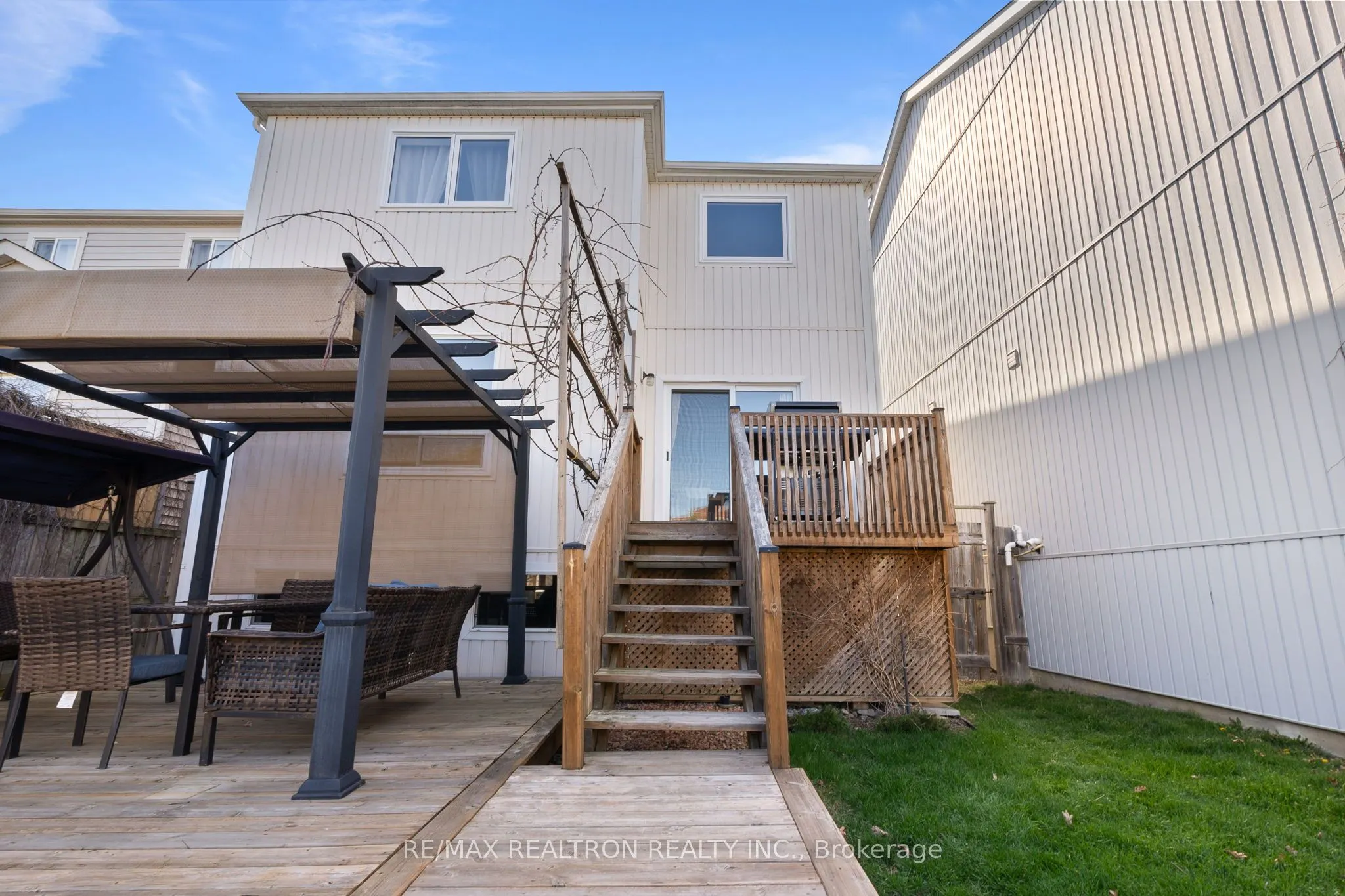 1308 Ashgrove Crescent
