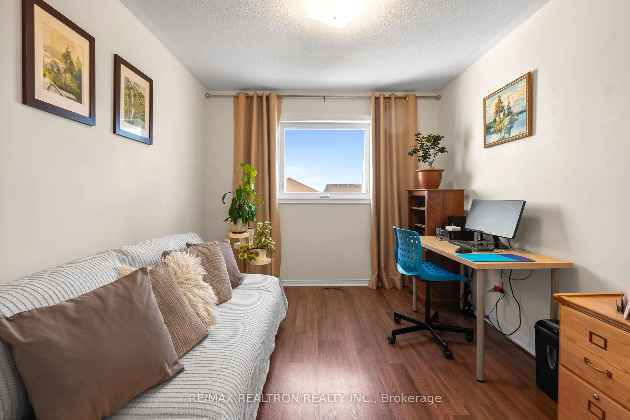 1308 Ashgrove Crescent
