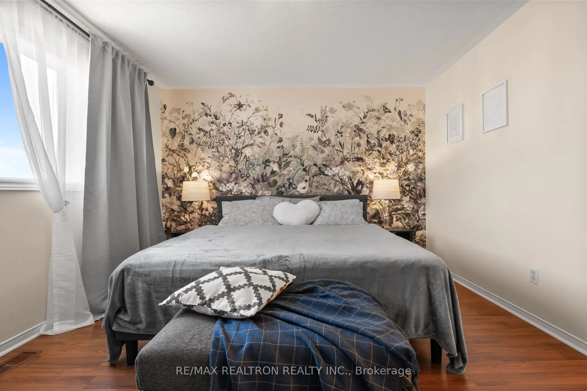 1308 Ashgrove Crescent
