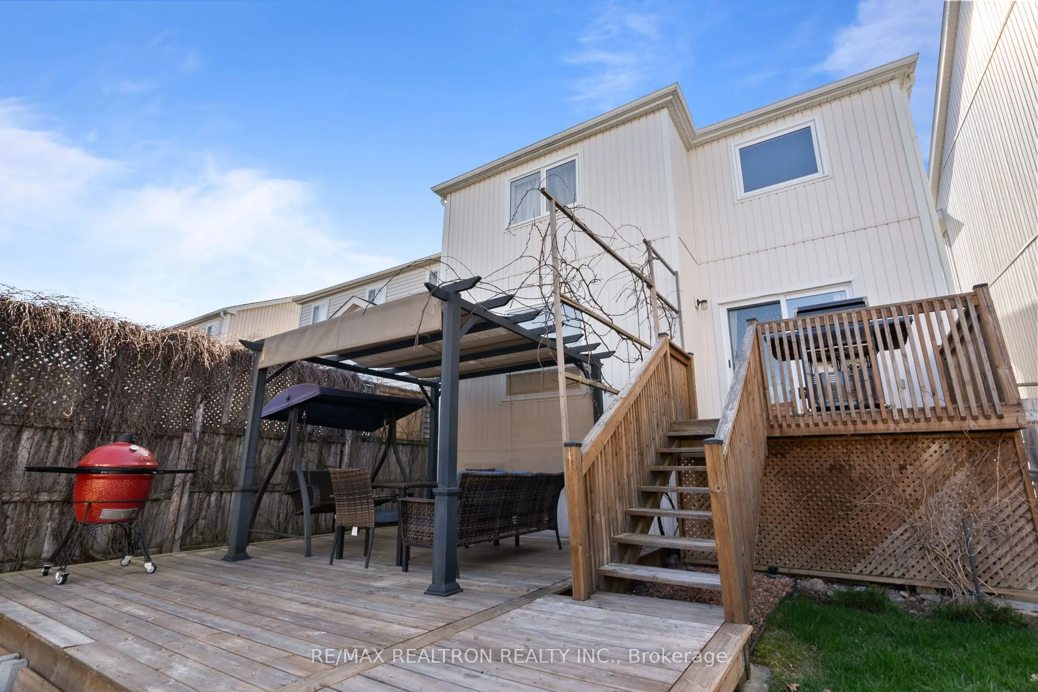 1308 Ashgrove Crescent
