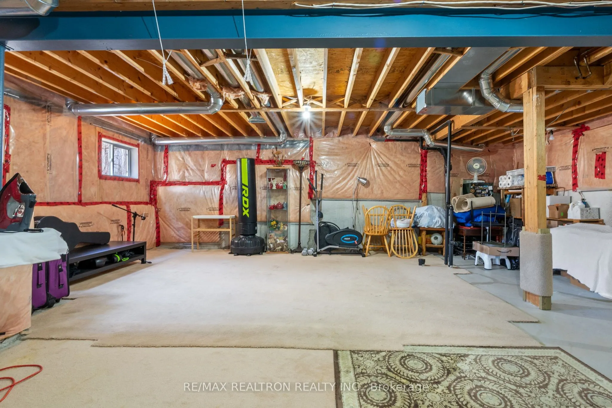 1308 Ashgrove Crescent