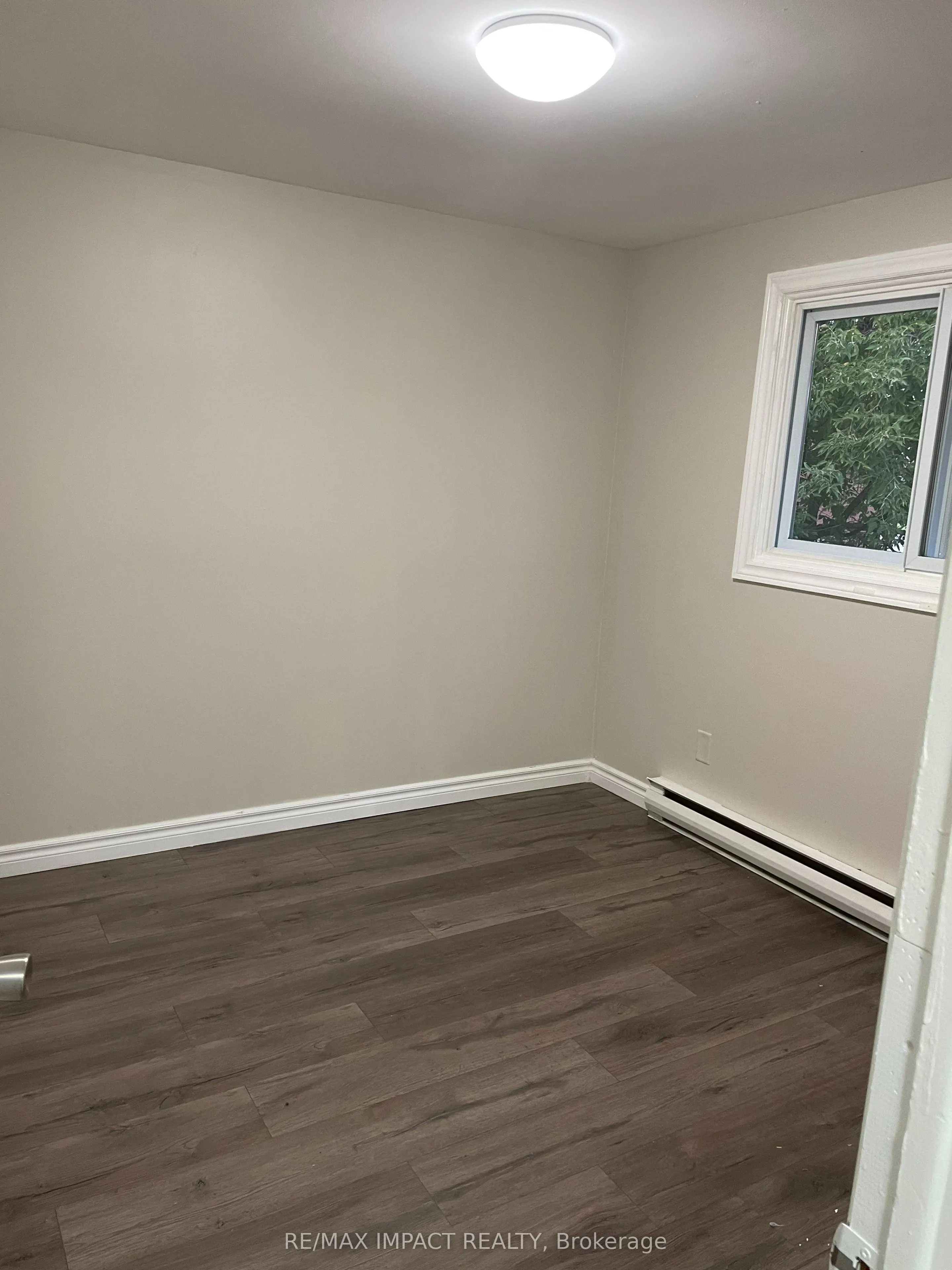 957 Glen Street S, #Upper