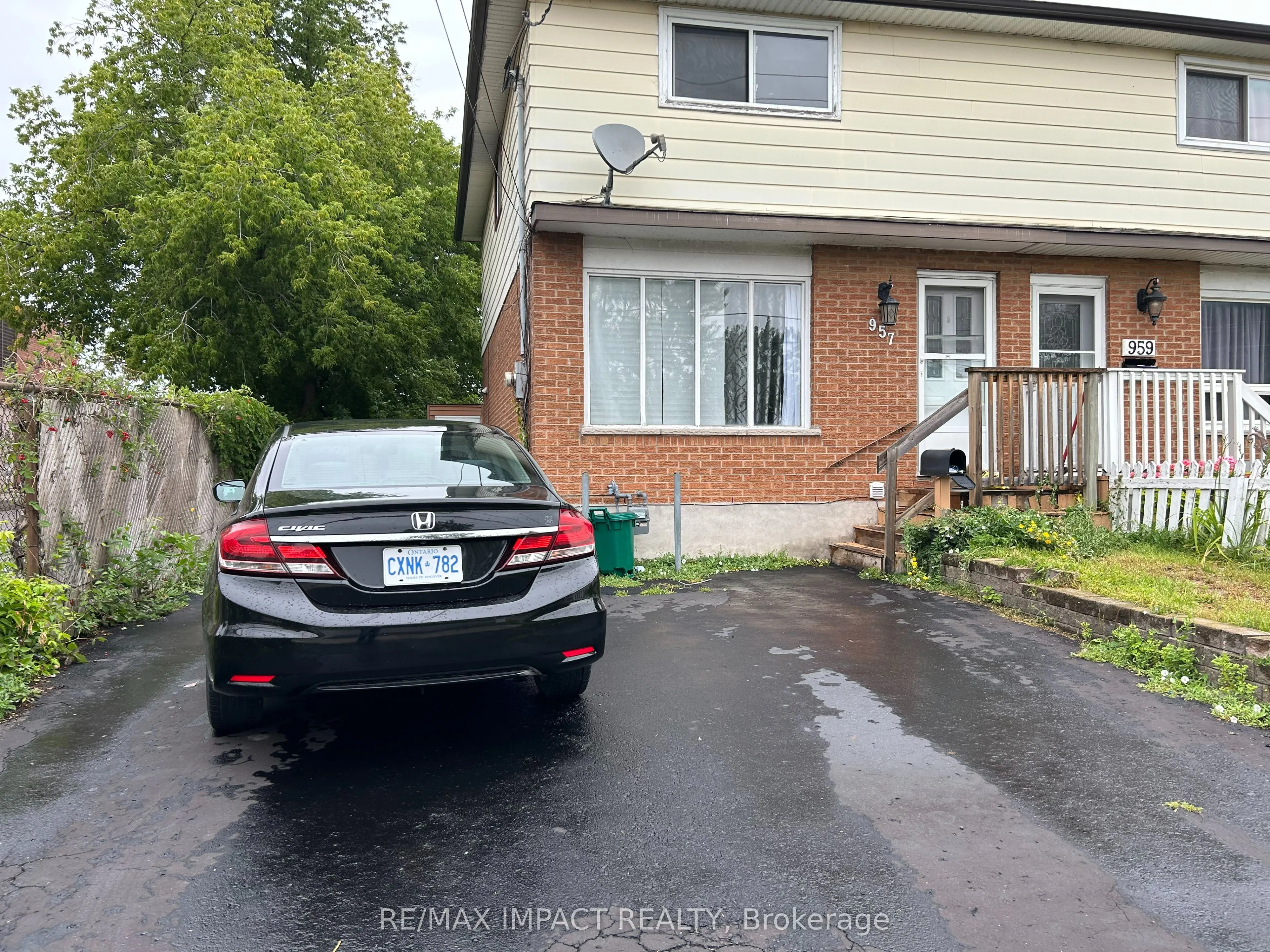957 Glen Street S, #Upper