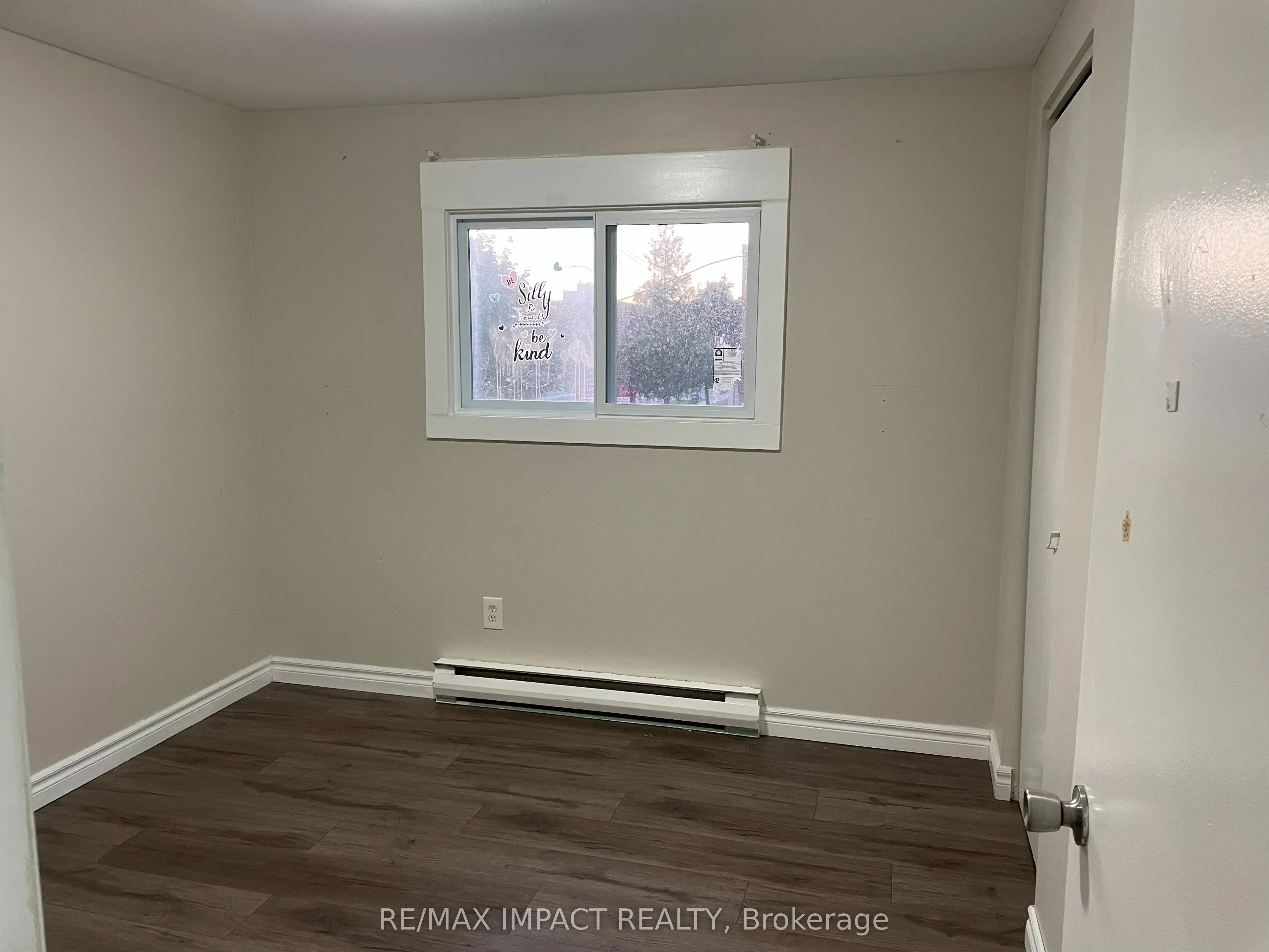 957 Glen Street S, #Upper
