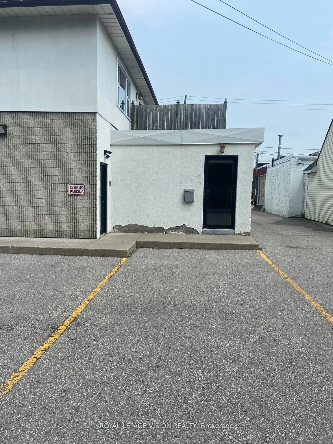 946 Simcoe Street N, #Unit 2
