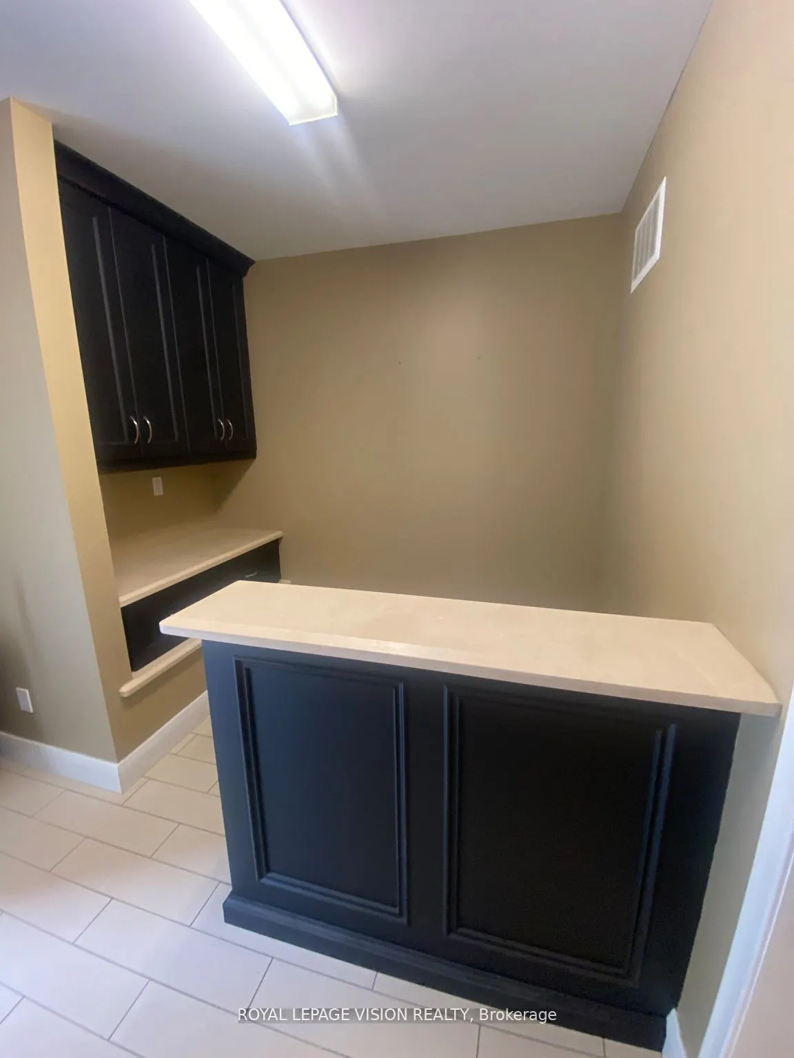946 Simcoe Street N, #Unit 2