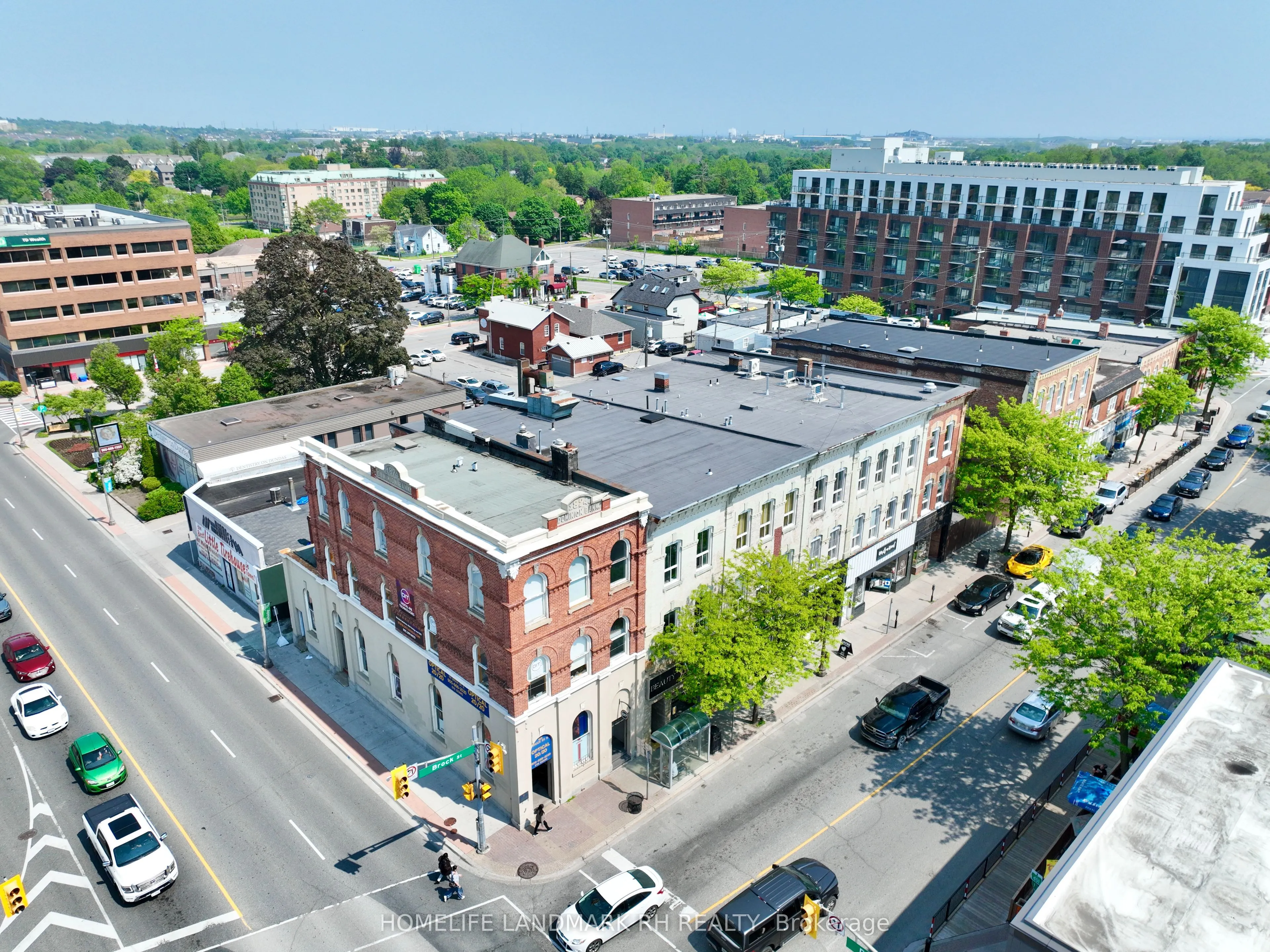 107 Brock Street S