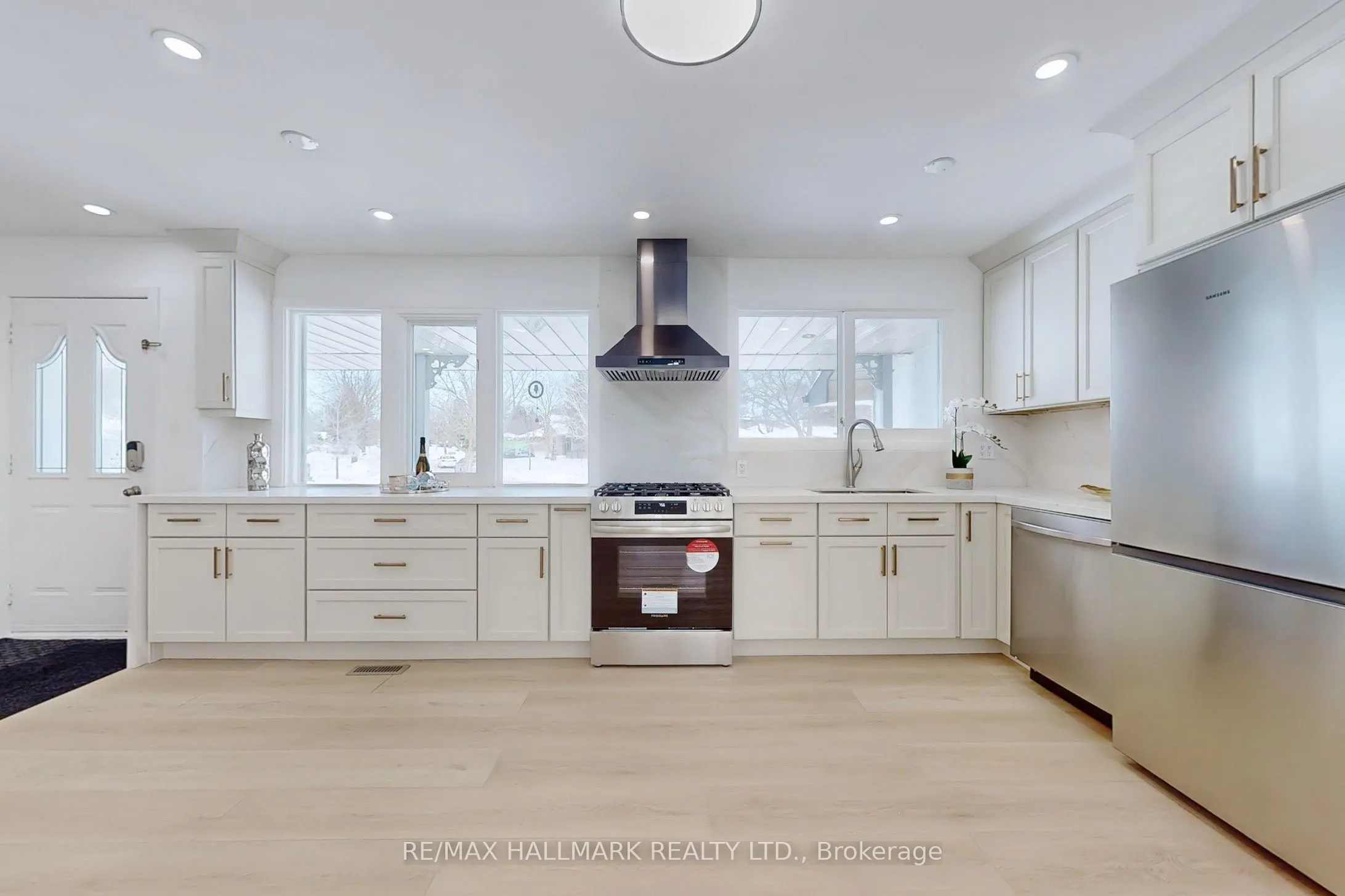 696 Jasmine Crescent