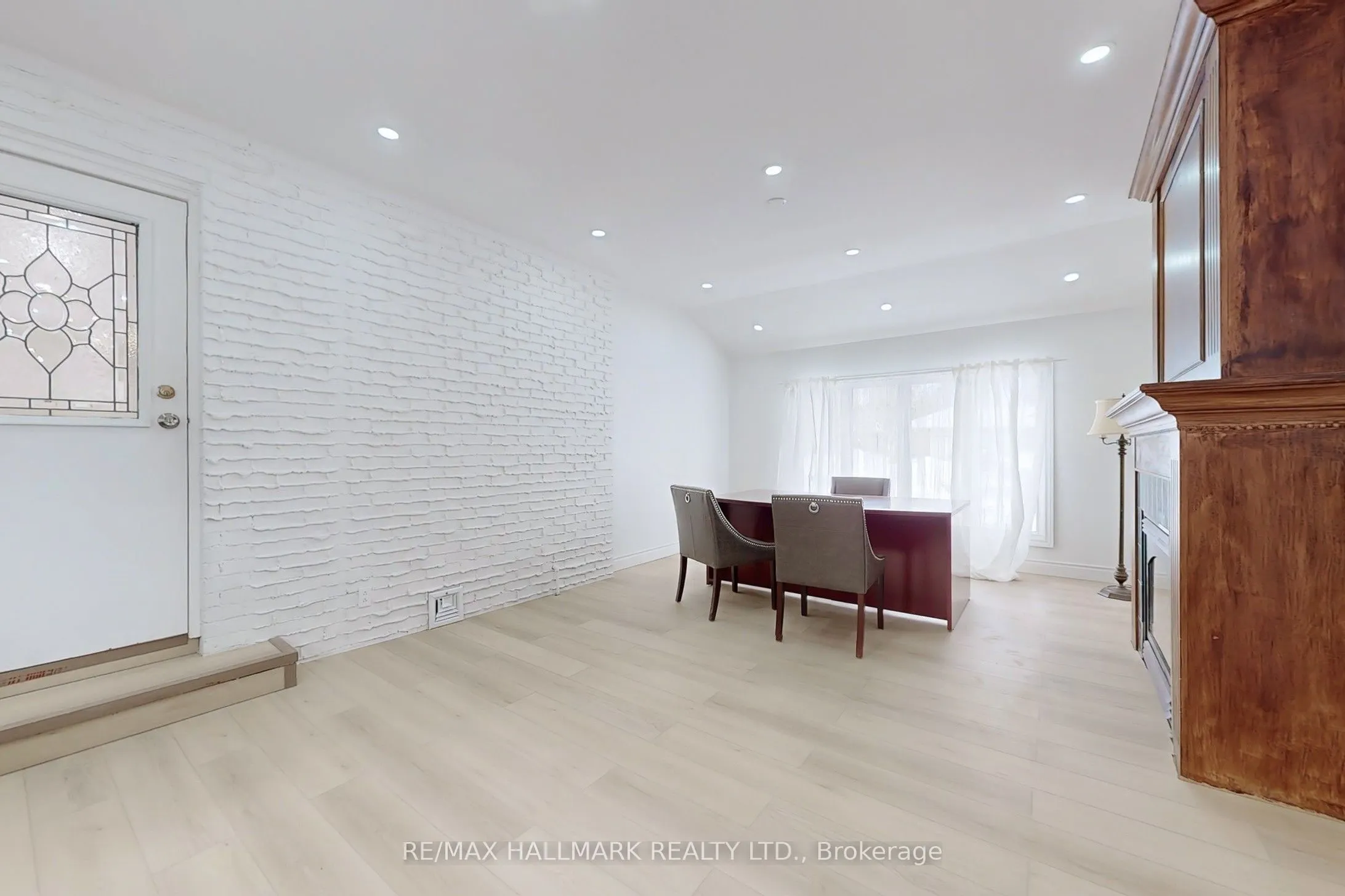 696 Jasmine Crescent