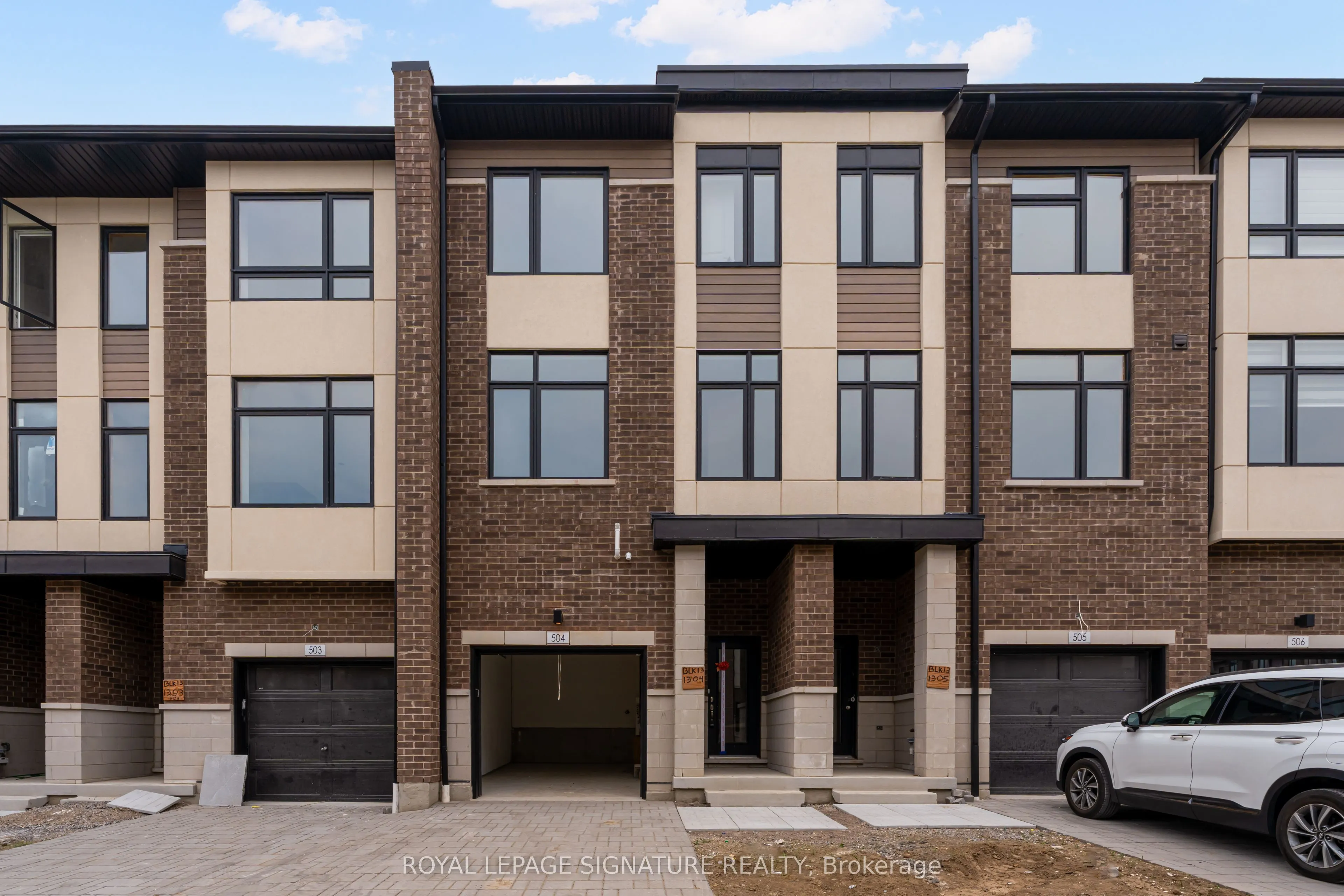 1695 Dersan Street, #504