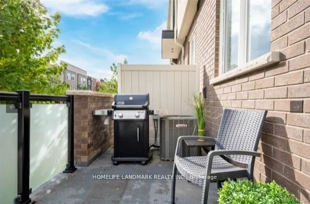15 HERON PARK Place S, #14