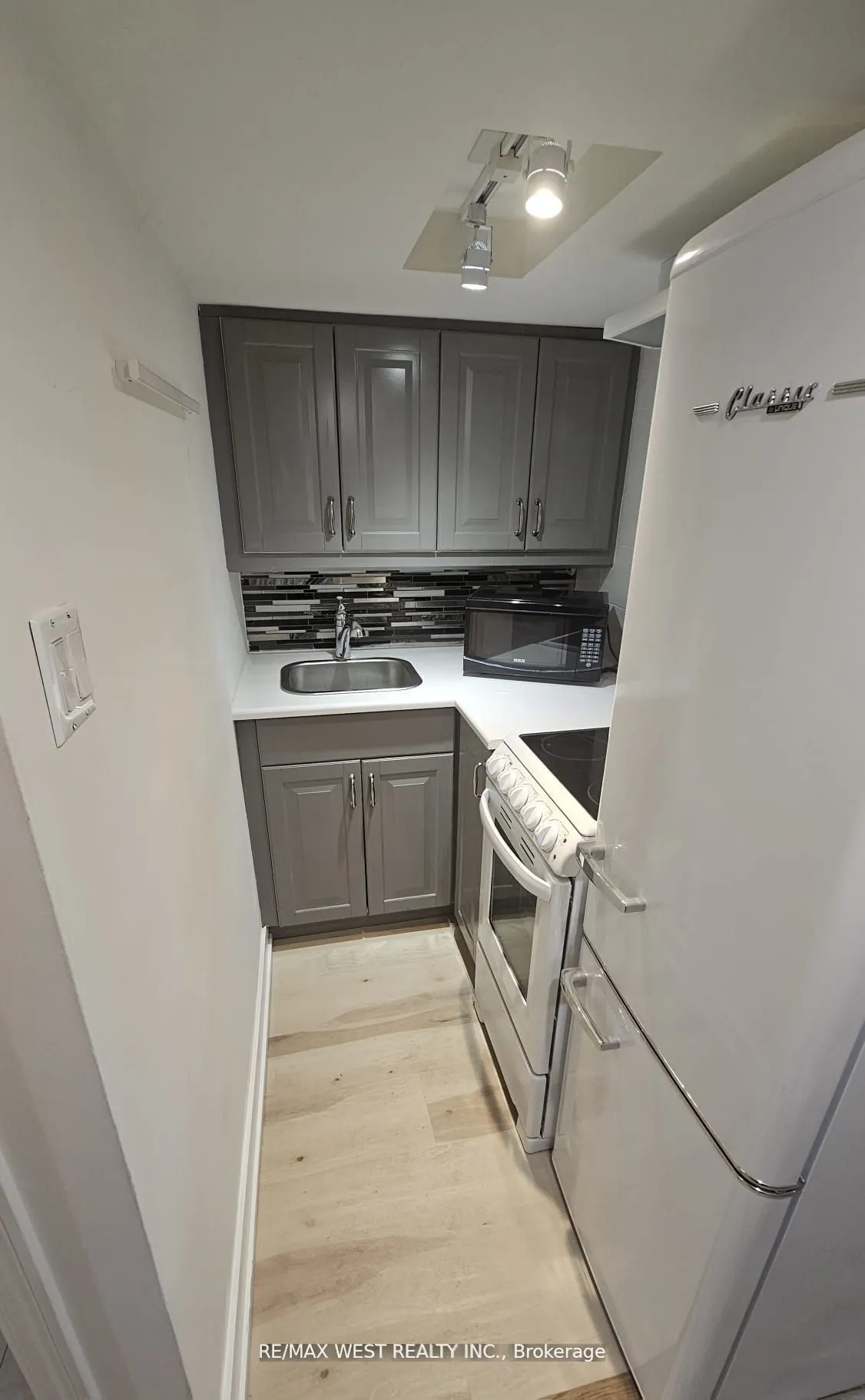 1816 Gerrard Street E, #Bsmt