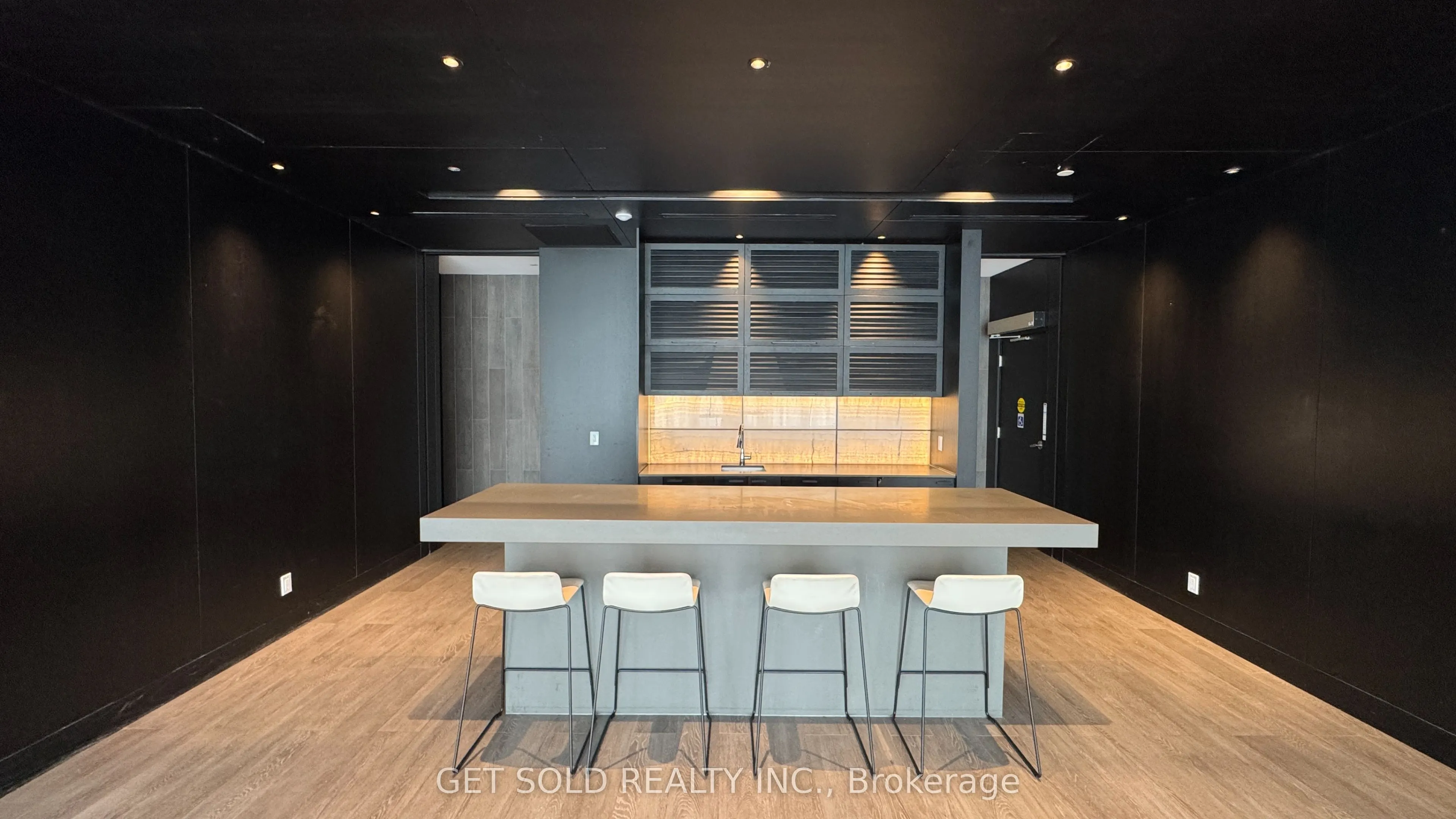 1255 Bayly Street, #707