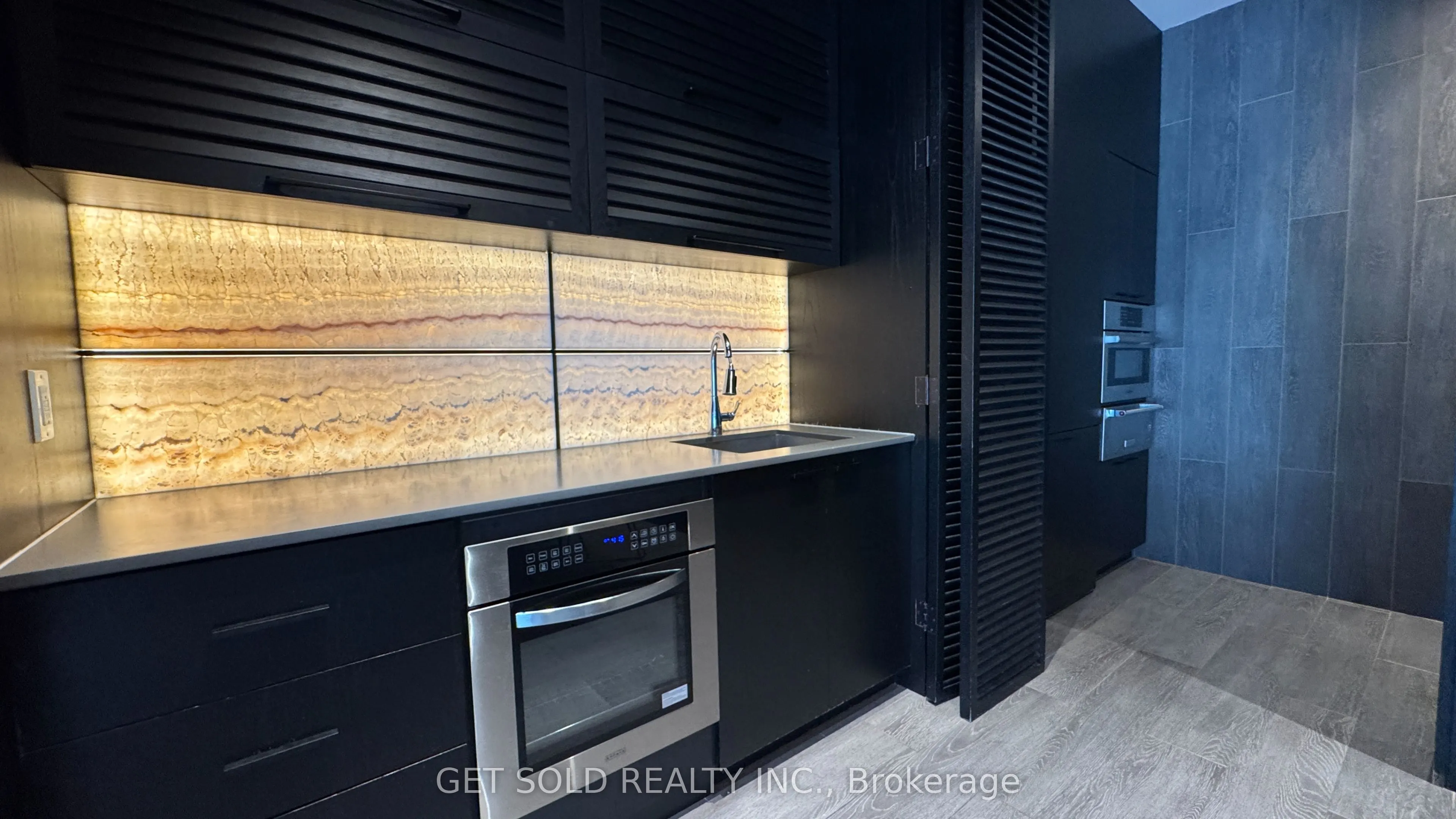 1255 Bayly Street, #707
