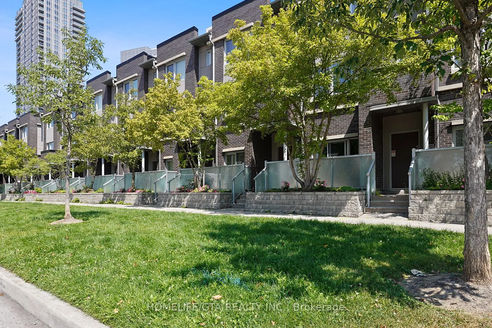 330 Village Green Square, #TH45