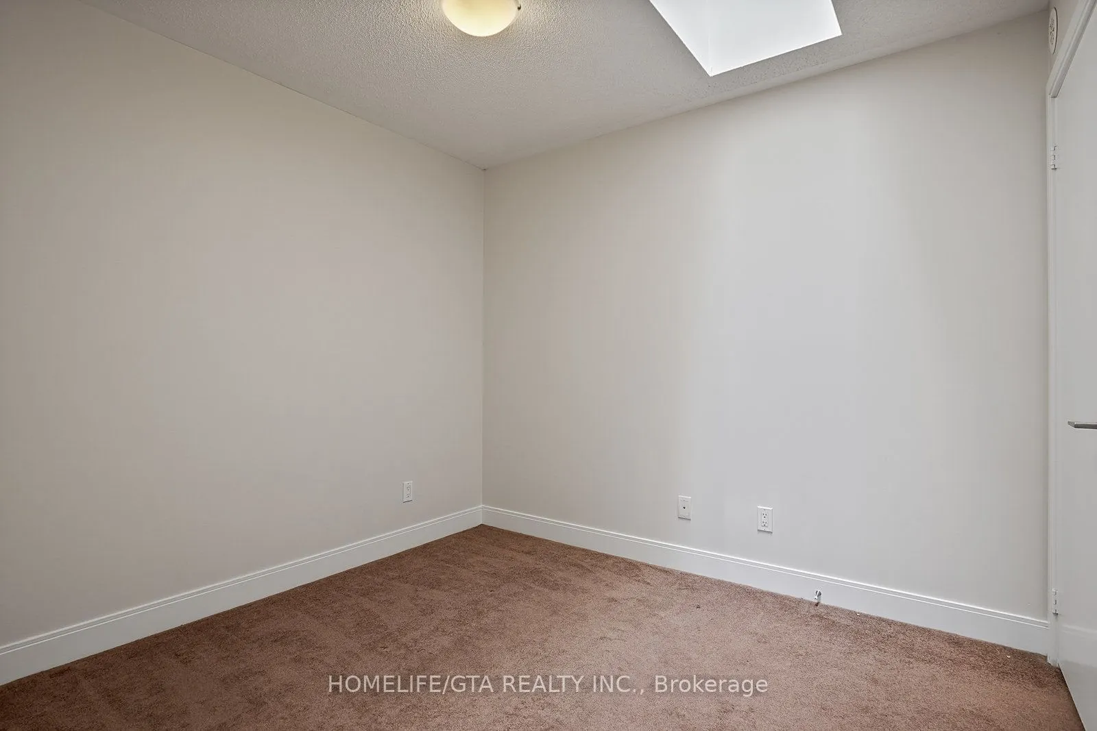 330 Village Green Square, #TH45