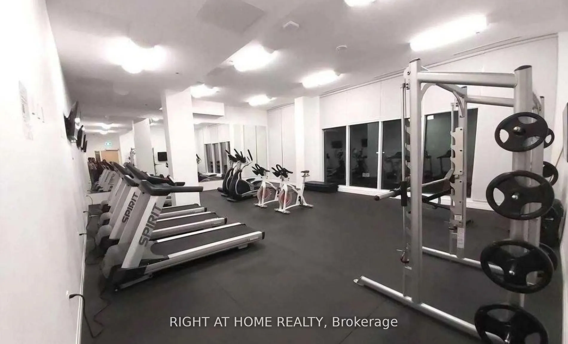 1900 Simcoe Street N, #816