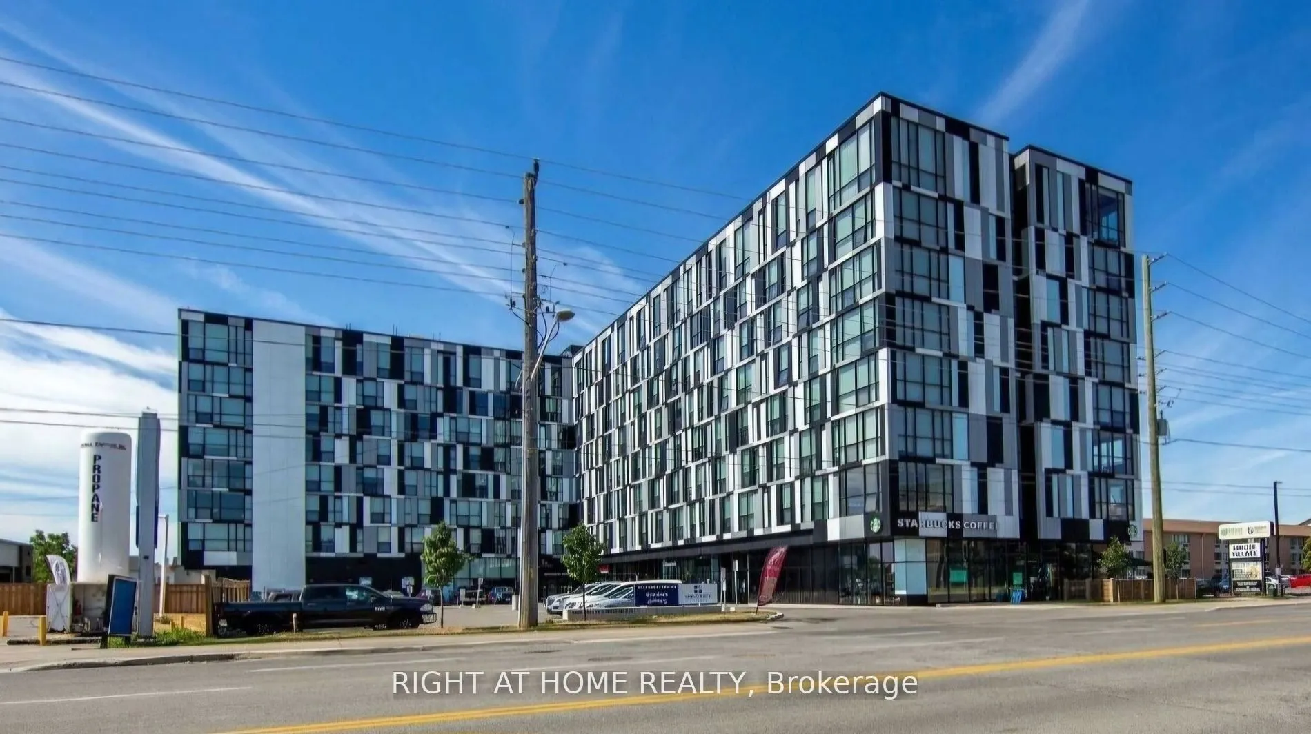 1900 Simcoe Street N, #816