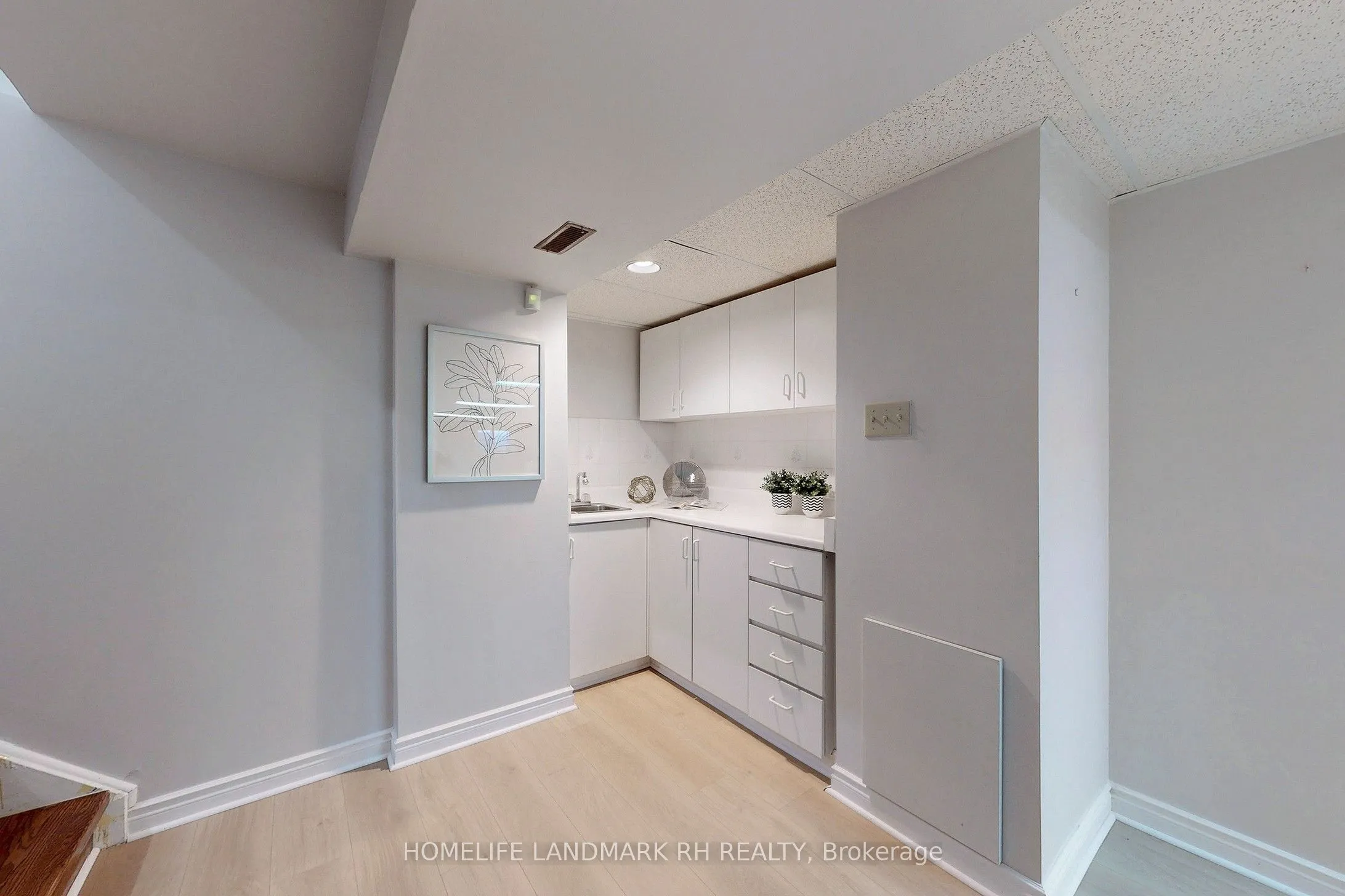 6 Audrelane Court
