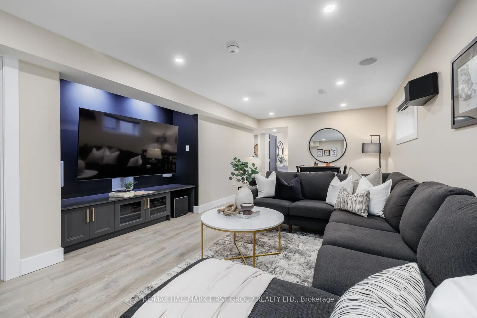 27 Louis Way